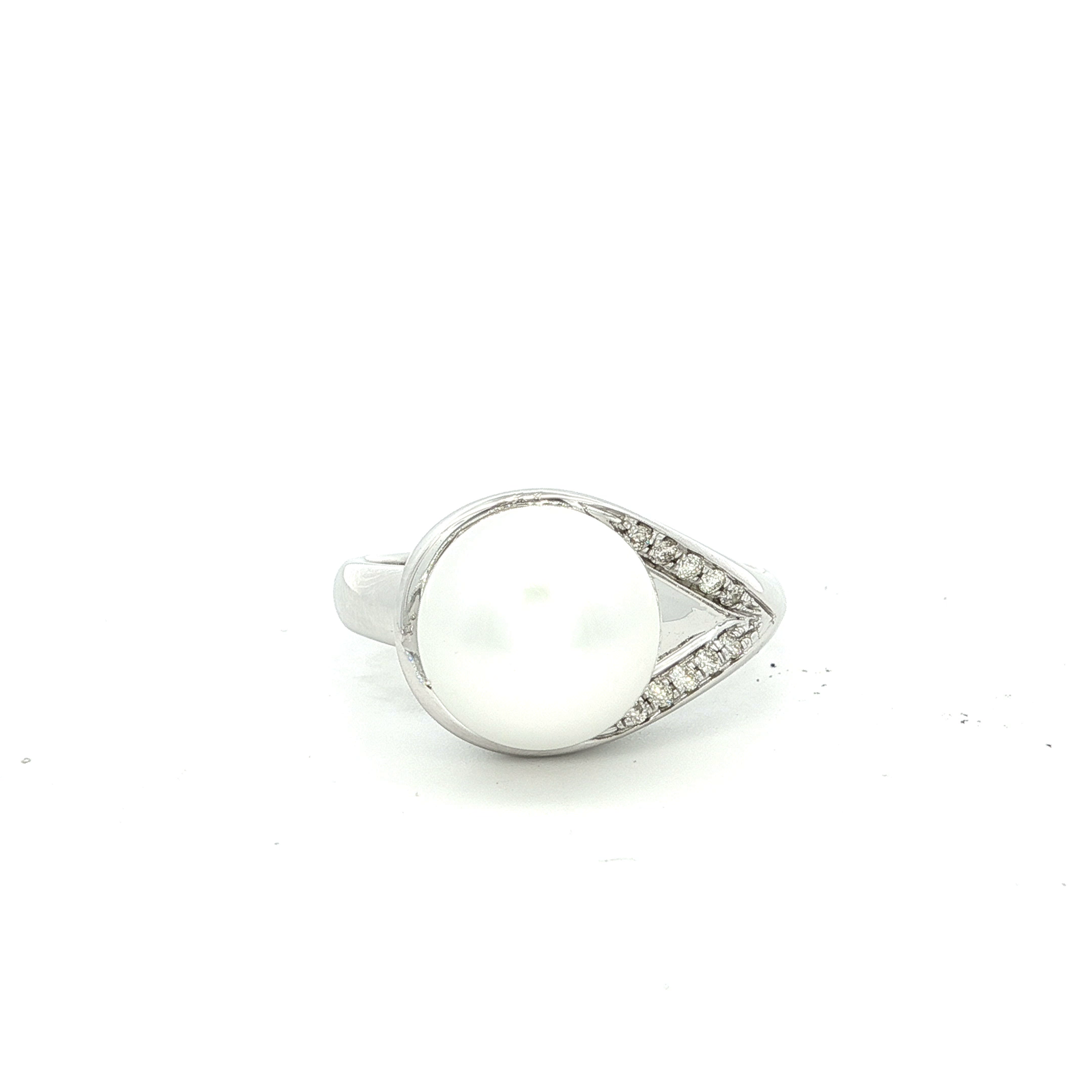 Freshwater Pearl Diamond Ring in White Gold