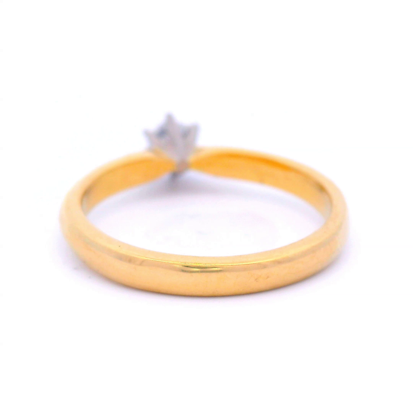 Diamond in a 6 Claw Yellow Gold Setting