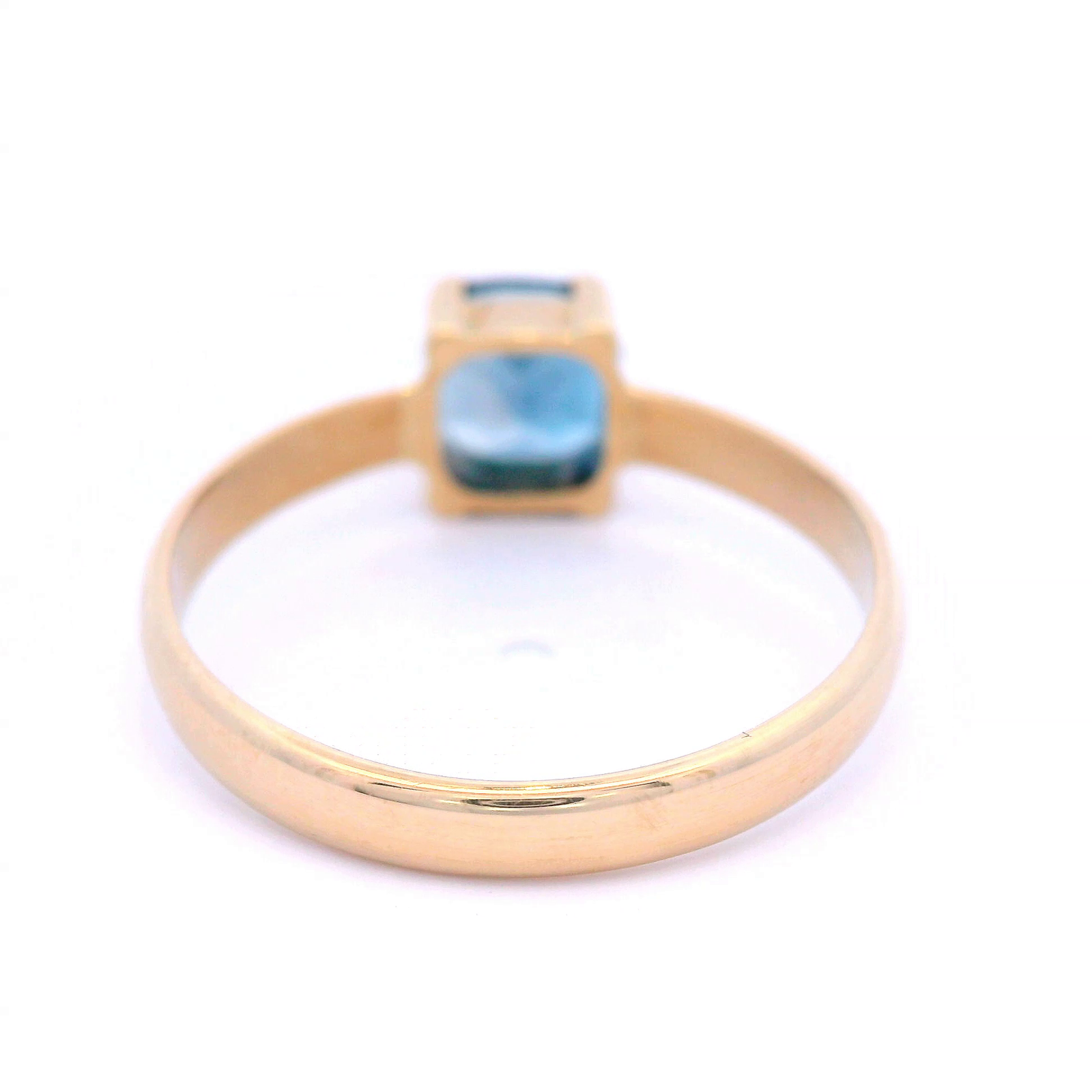 Cusion Cut London Blue Topaz in a 4 Claws Setting Yellow Gold Dress Ring