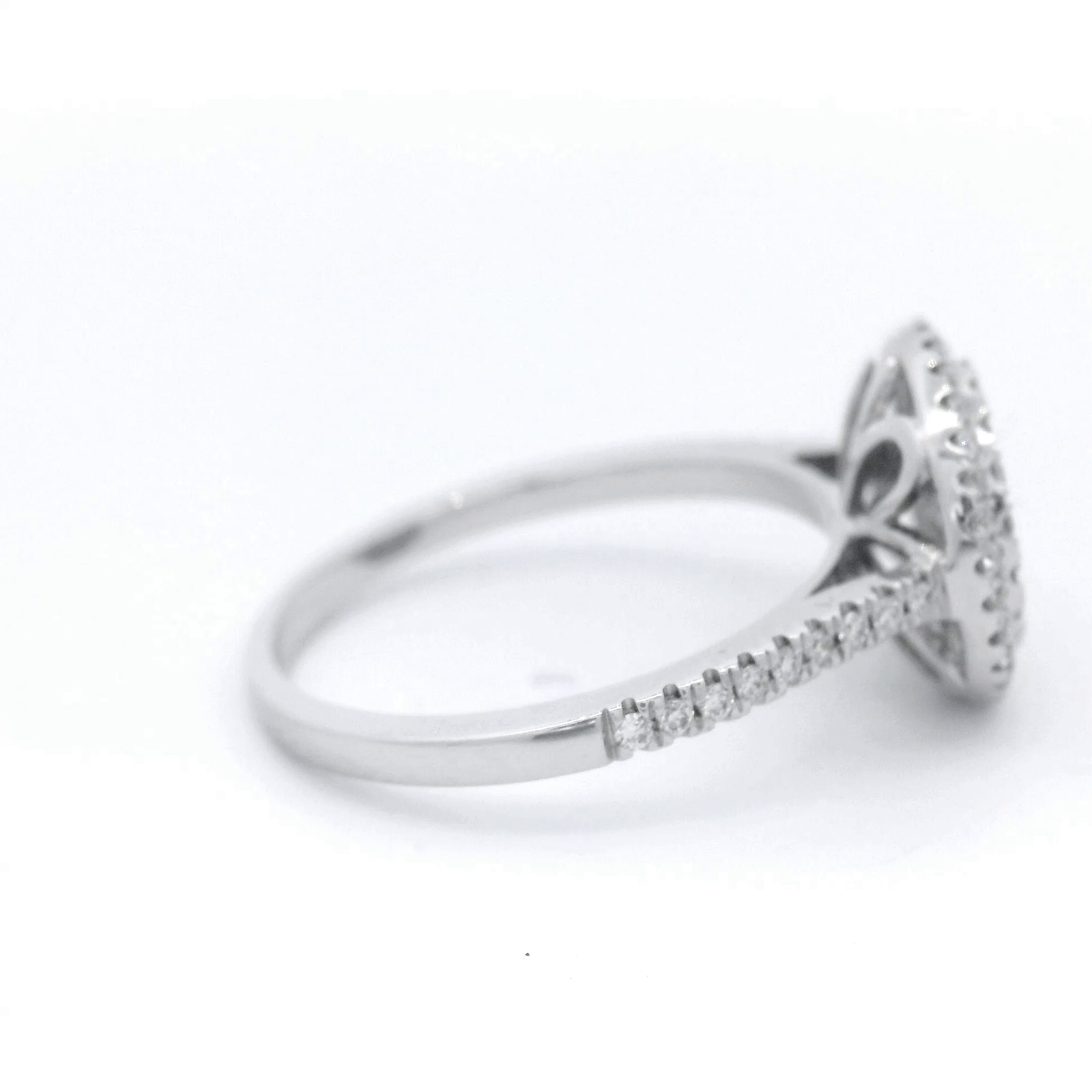 Round Halo Diamond Ring Set in White Gold