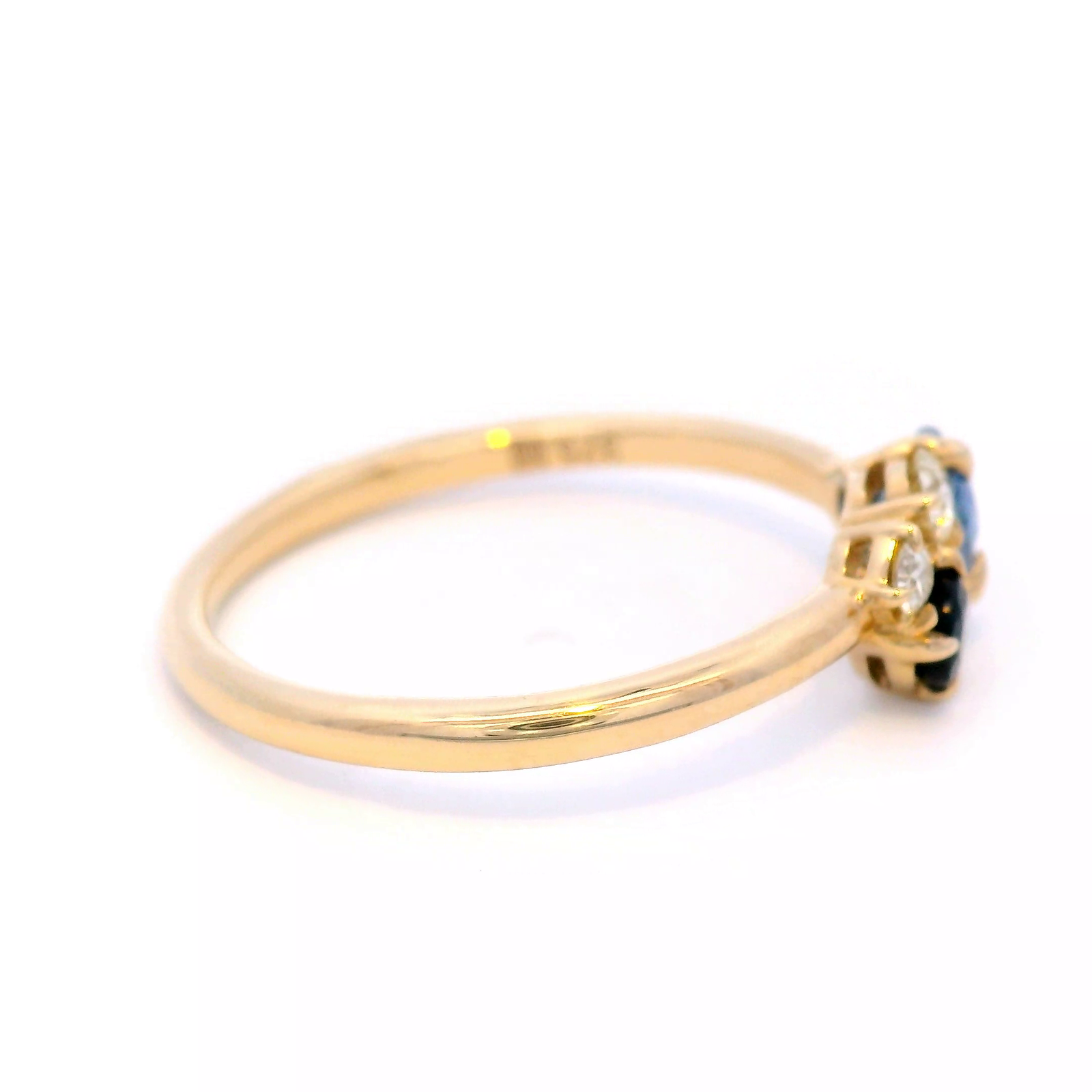 Ceylon Sapphire and Blue Sapphire Ring in Yellow Gold