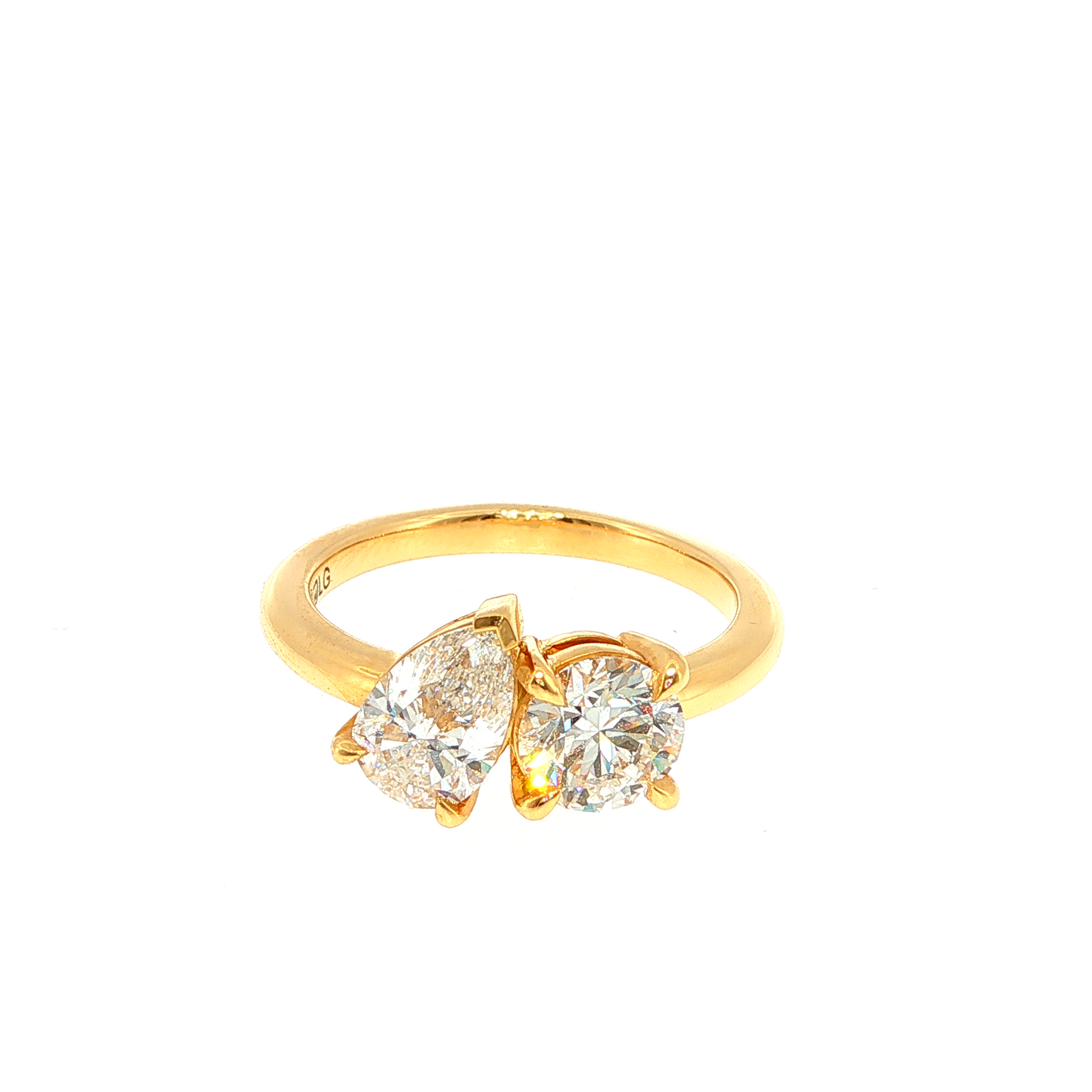 Round and Pear Shaped Diamonds Set in Yellow Gold