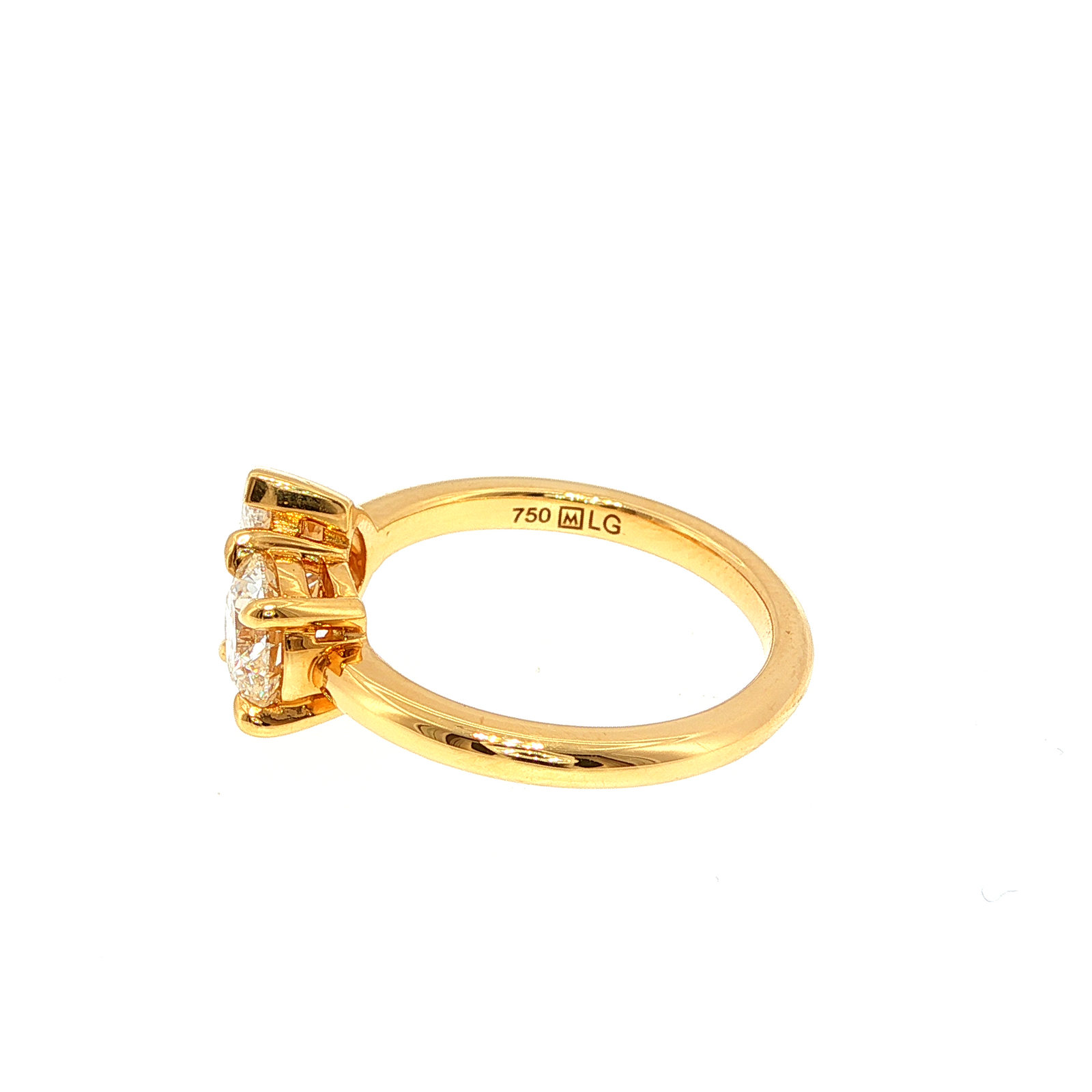 Round and Pear Shaped Diamonds Set in Yellow Gold
