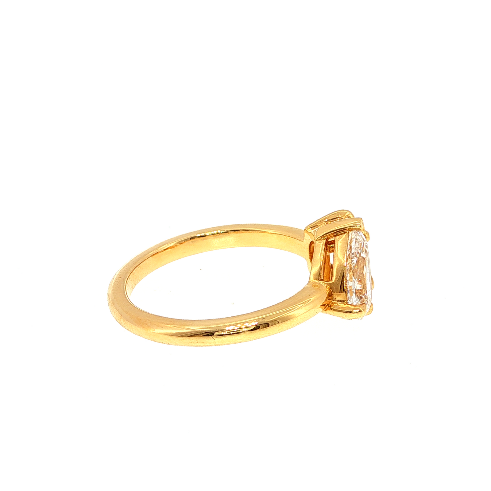 Round and Pear Shaped Diamonds Set in Yellow Gold