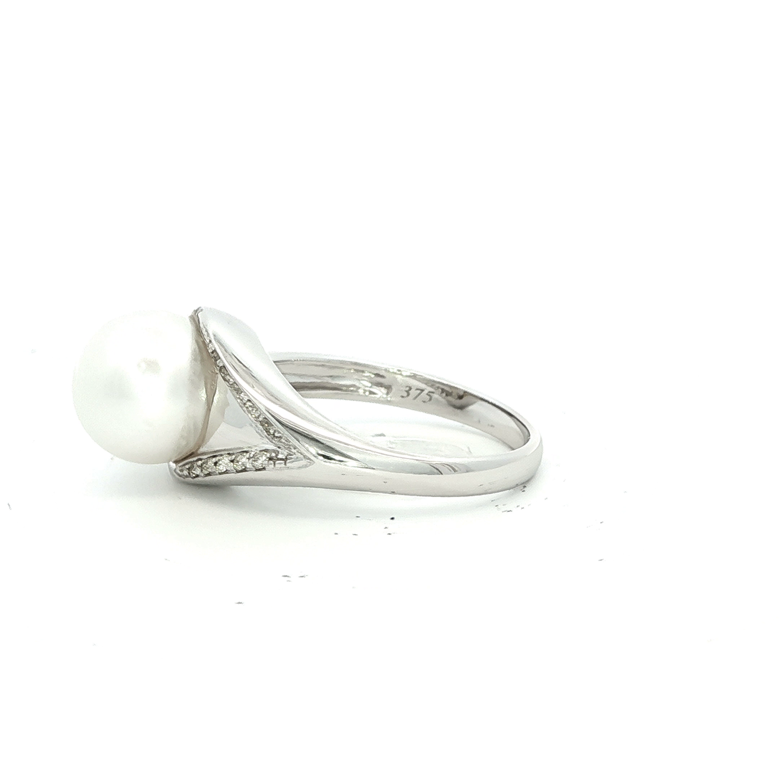 Freshwater Pearl Diamond Ring in White Gold