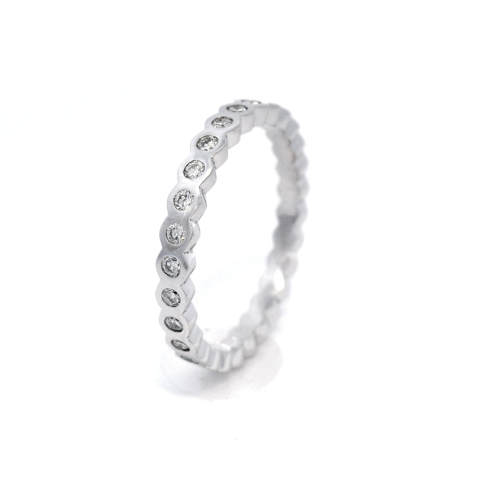 9ct WG RUB SET Dia RING. DiaS FULL SHANK SZ M