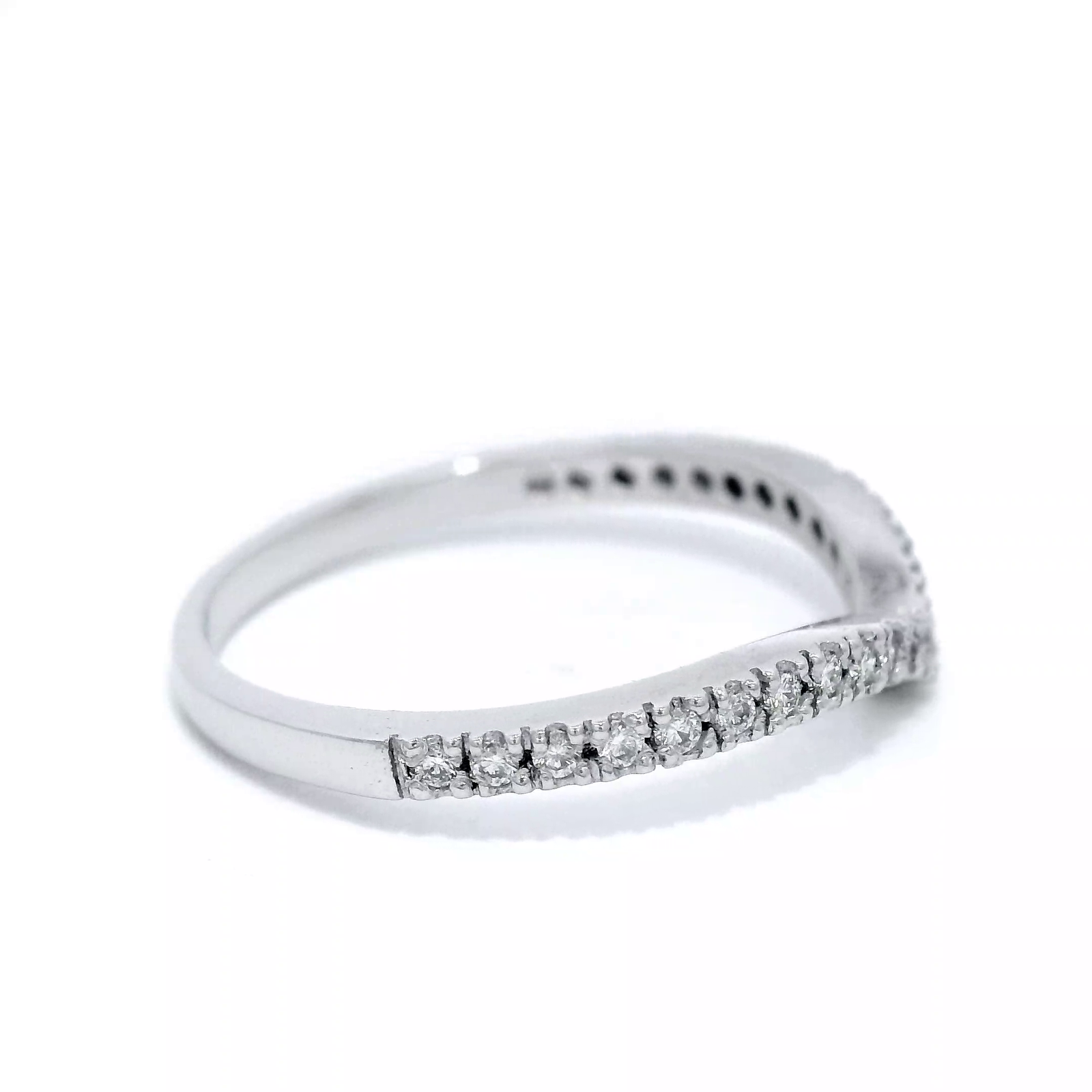 25x150pc Diamond 18ct White Gold