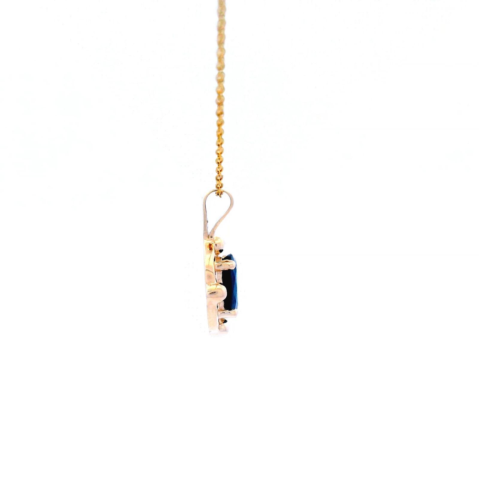 Sapphire Pendant set in Yellow Gold
