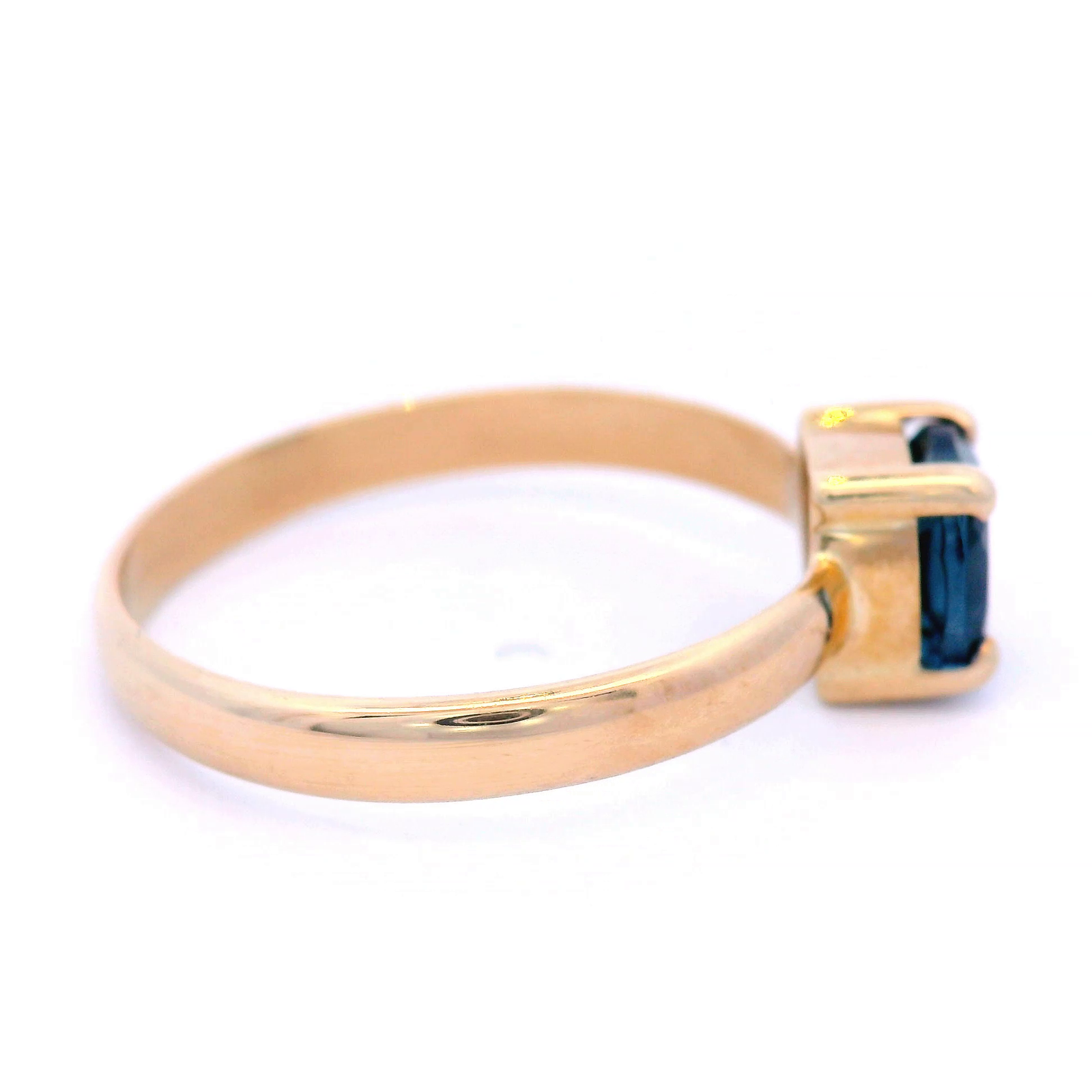 Cusion Cut London Blue Topaz in a 4 Claws Setting Yellow Gold Dress Ring