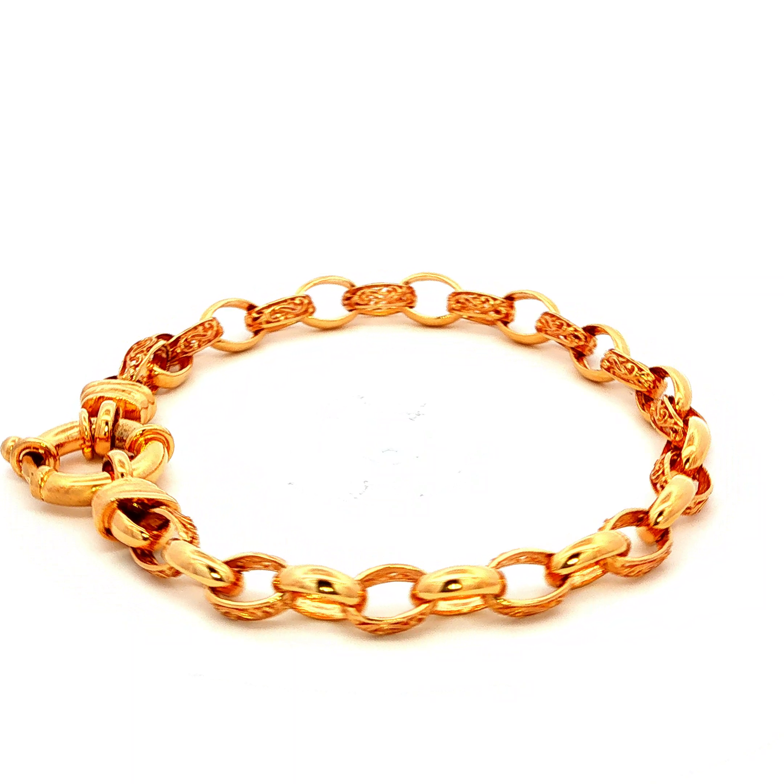Solid Oval Filigree Belcher Bracelet in Yellow Gold