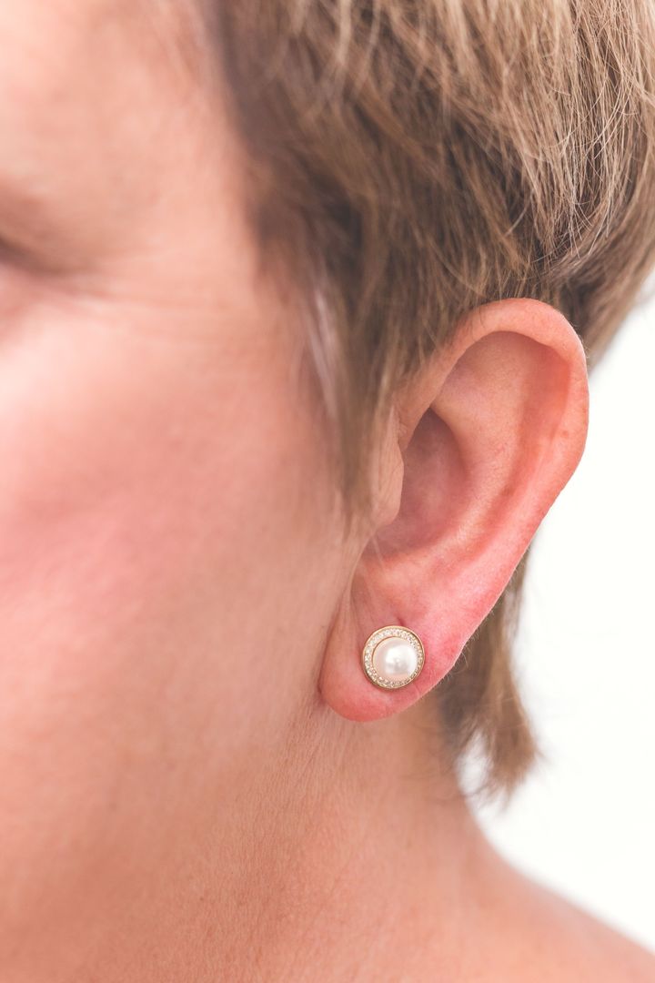 Georgini Heirloom Always Pearl and Cubic Zirconia Stud Earrings. IE958G