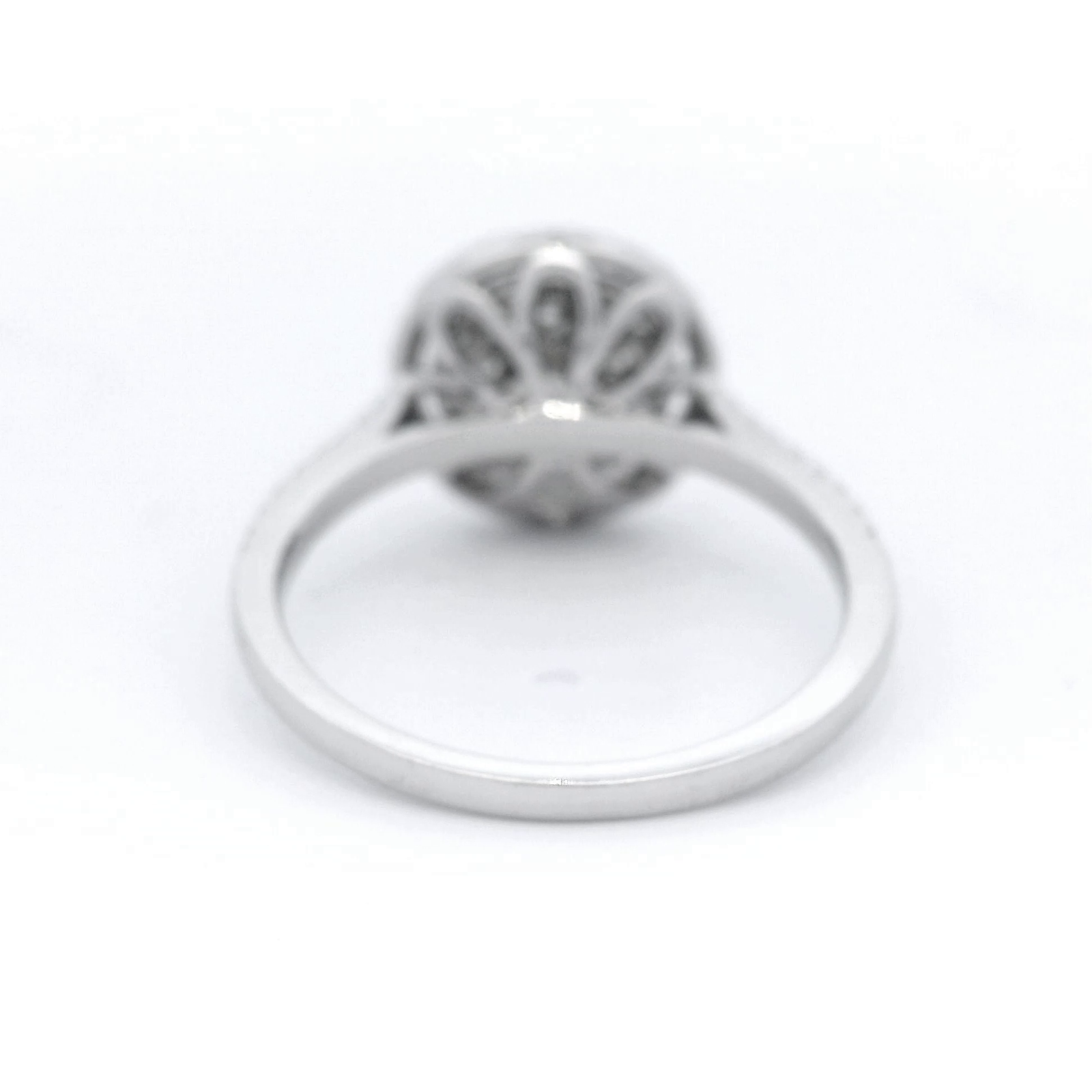 Round Halo Diamond Ring Set in White Gold