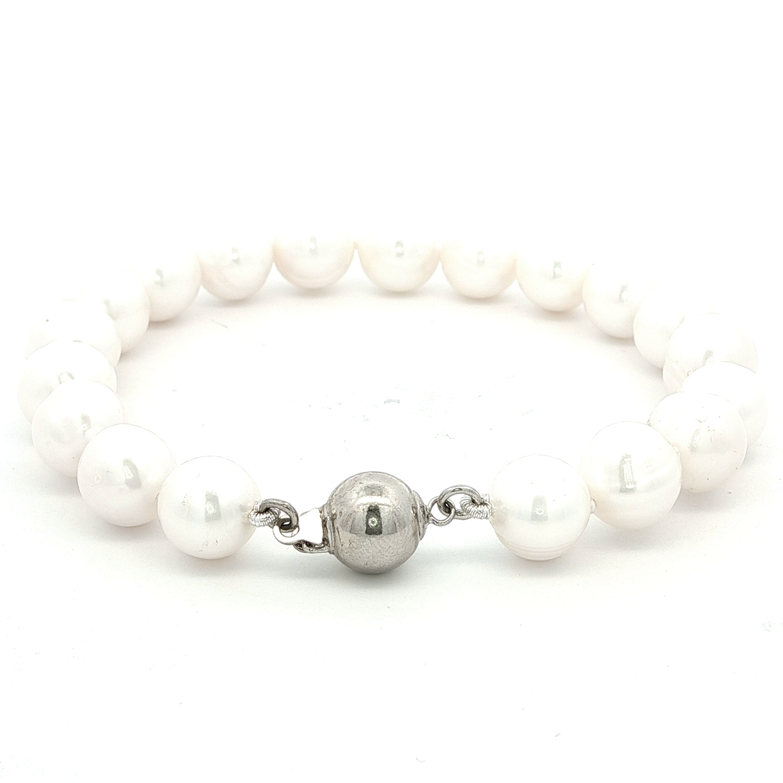 Ikecho Pearl White Circle Bracelet