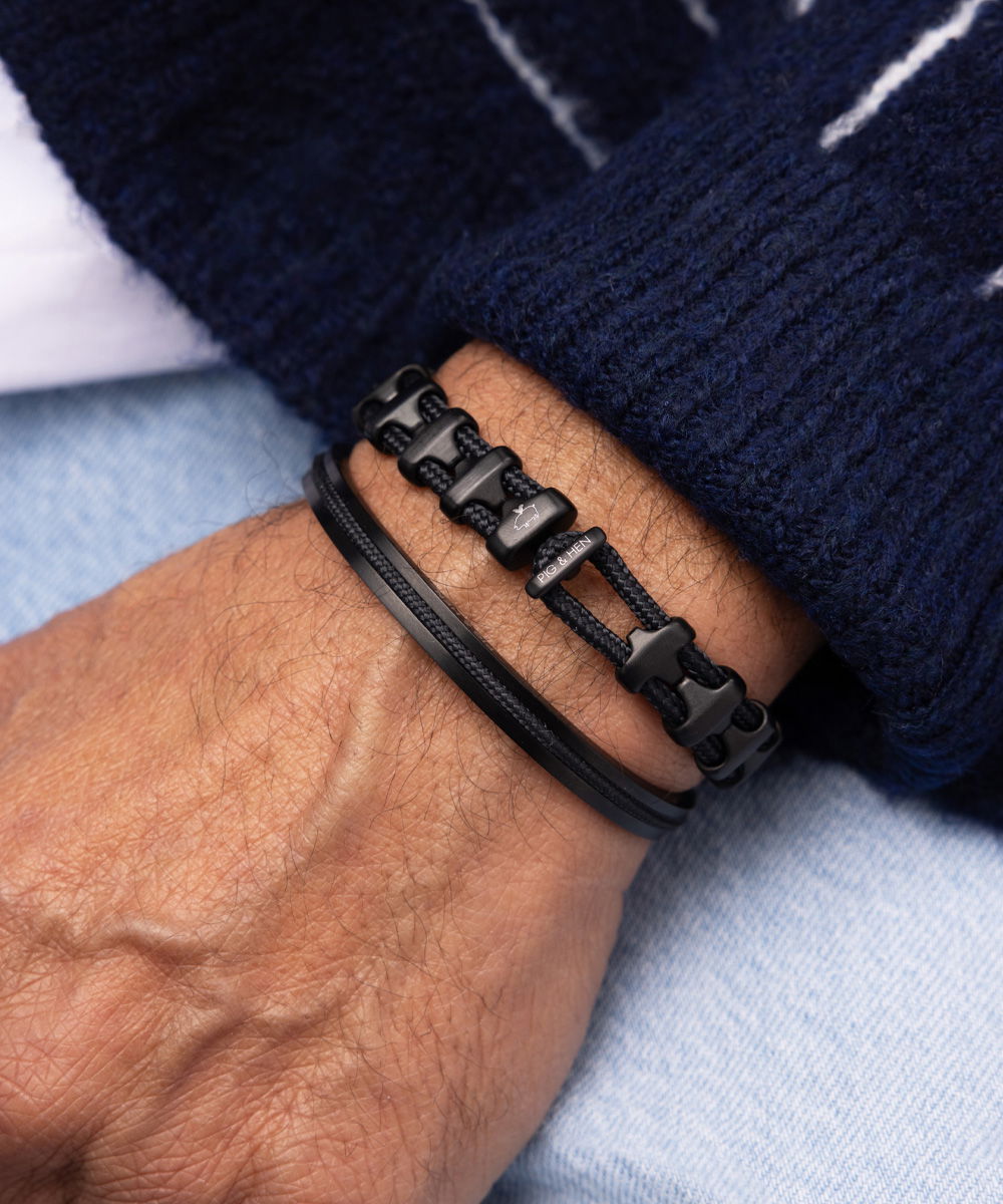 Pig and Hen Bold Bob Black | Black Medium