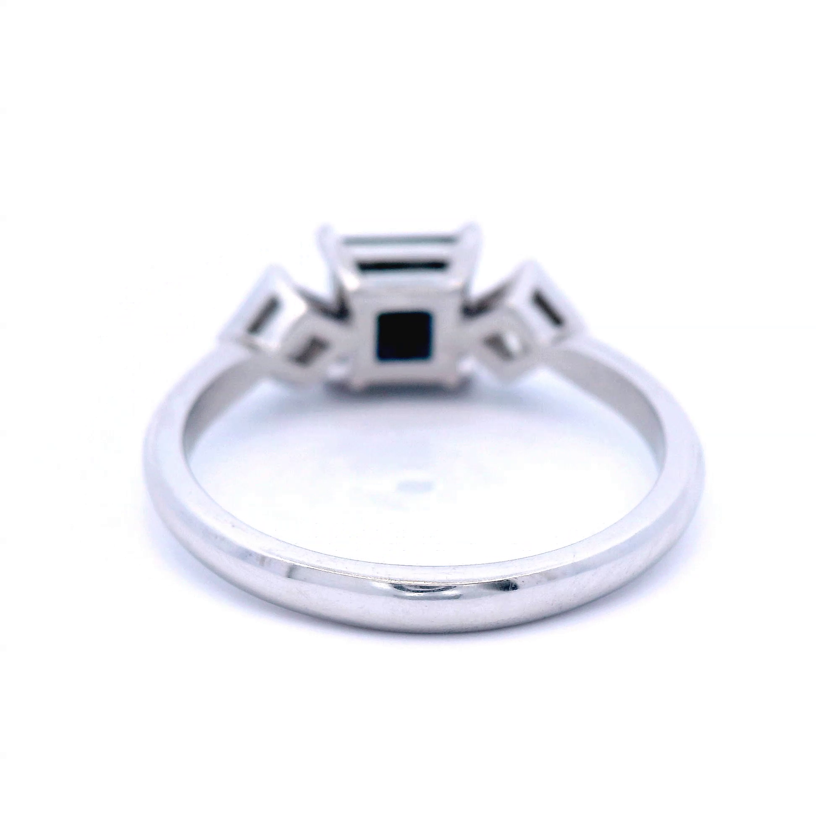 18ct White Gold Natural Blue Saphire & Dia Ring Size N