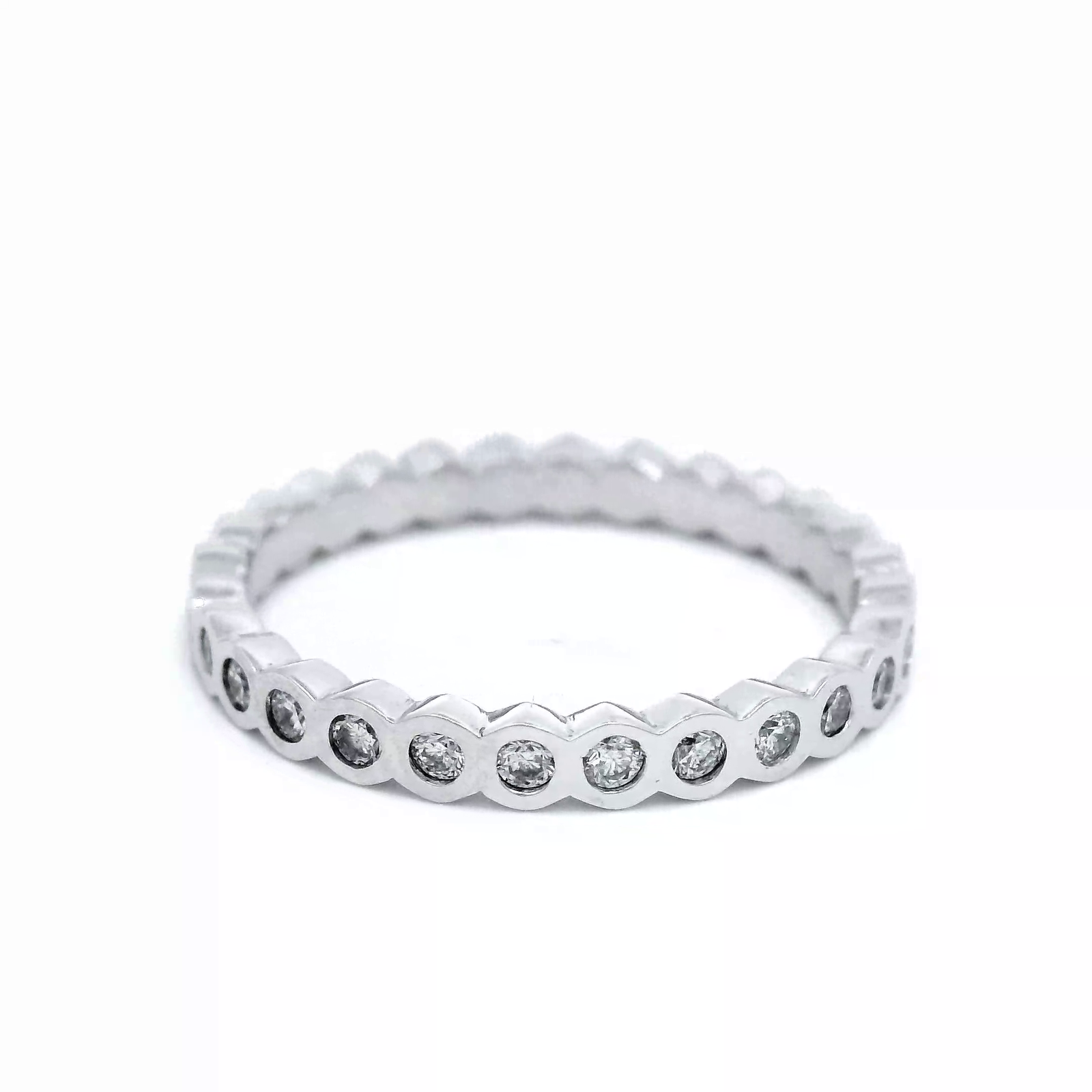 9ct WG RUB SET Dia RING. DiaS FULL SHANK SZ M