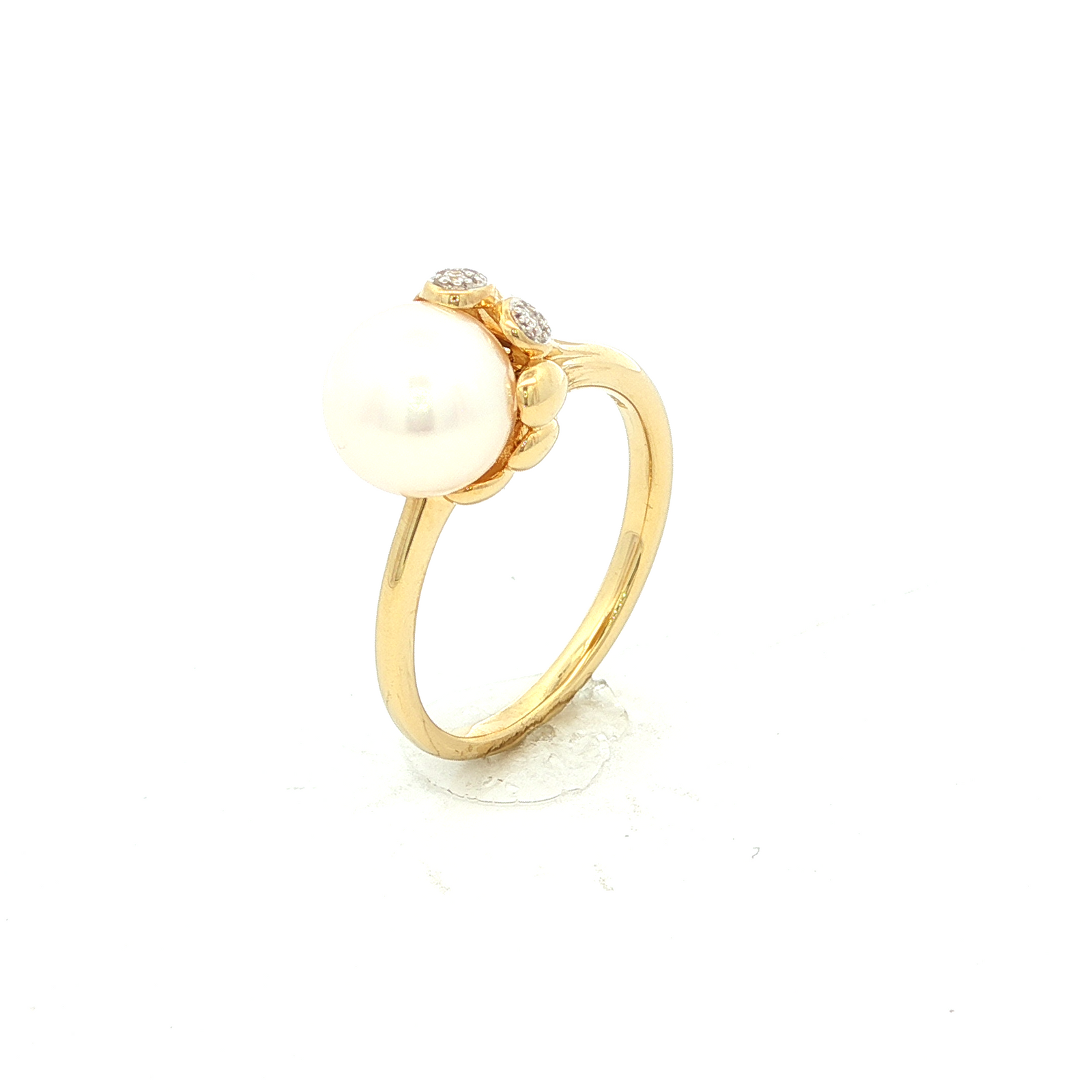 Pearl and Diamond Ring in Yellow Gold