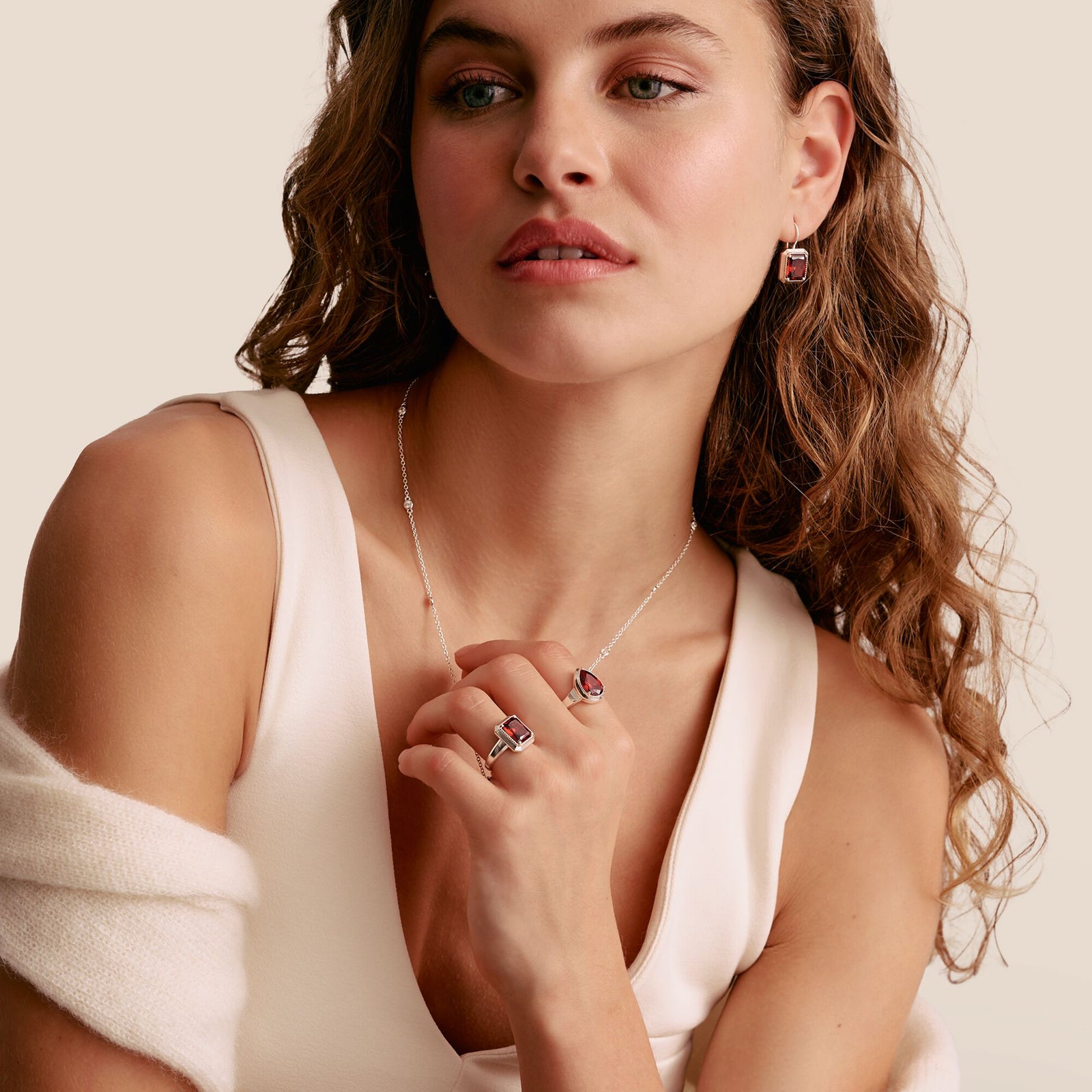 THOMAS SABO Ring with Red Teardrop Zirconia Stone Silver
