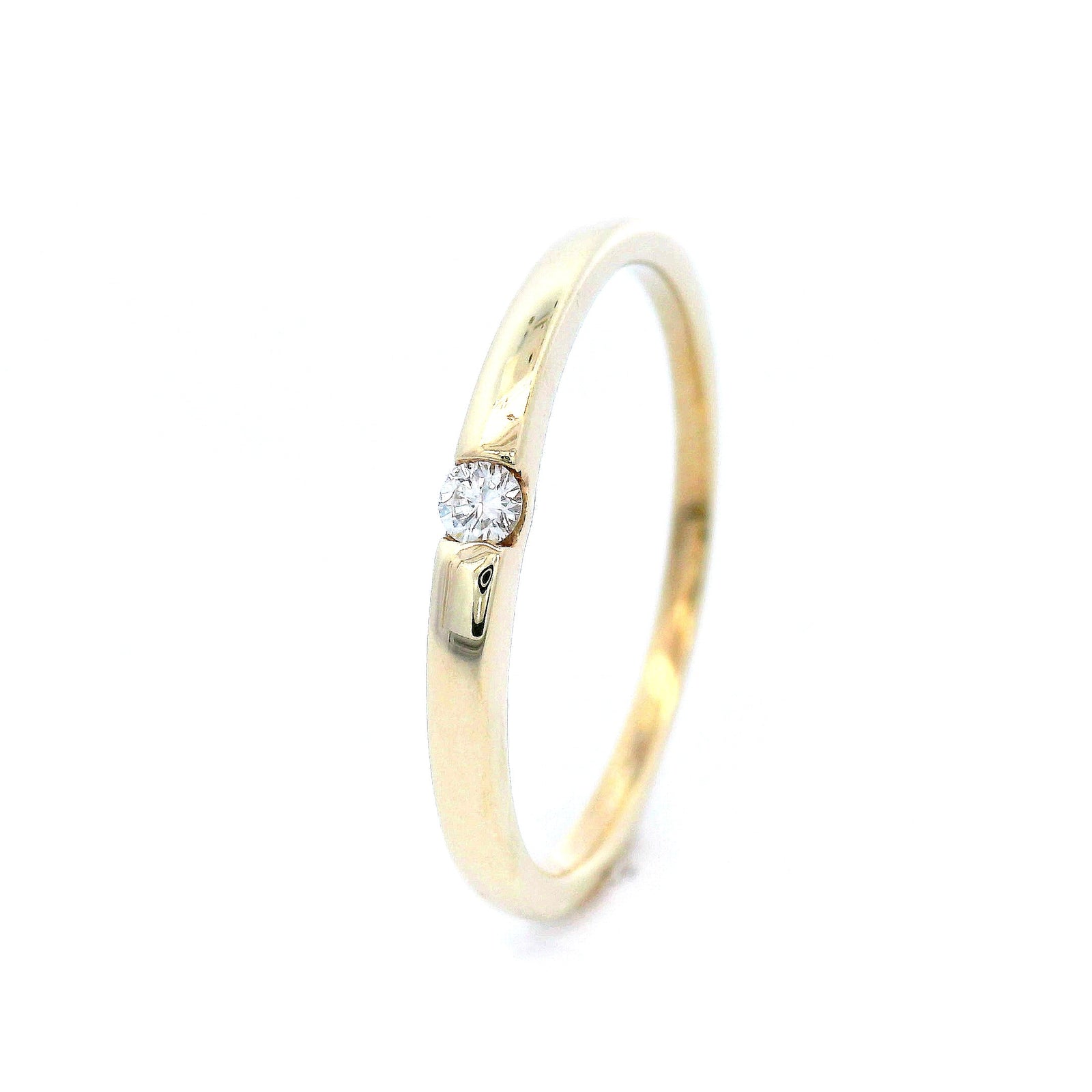 9 Carat Yellow Gold Ring with Diamond