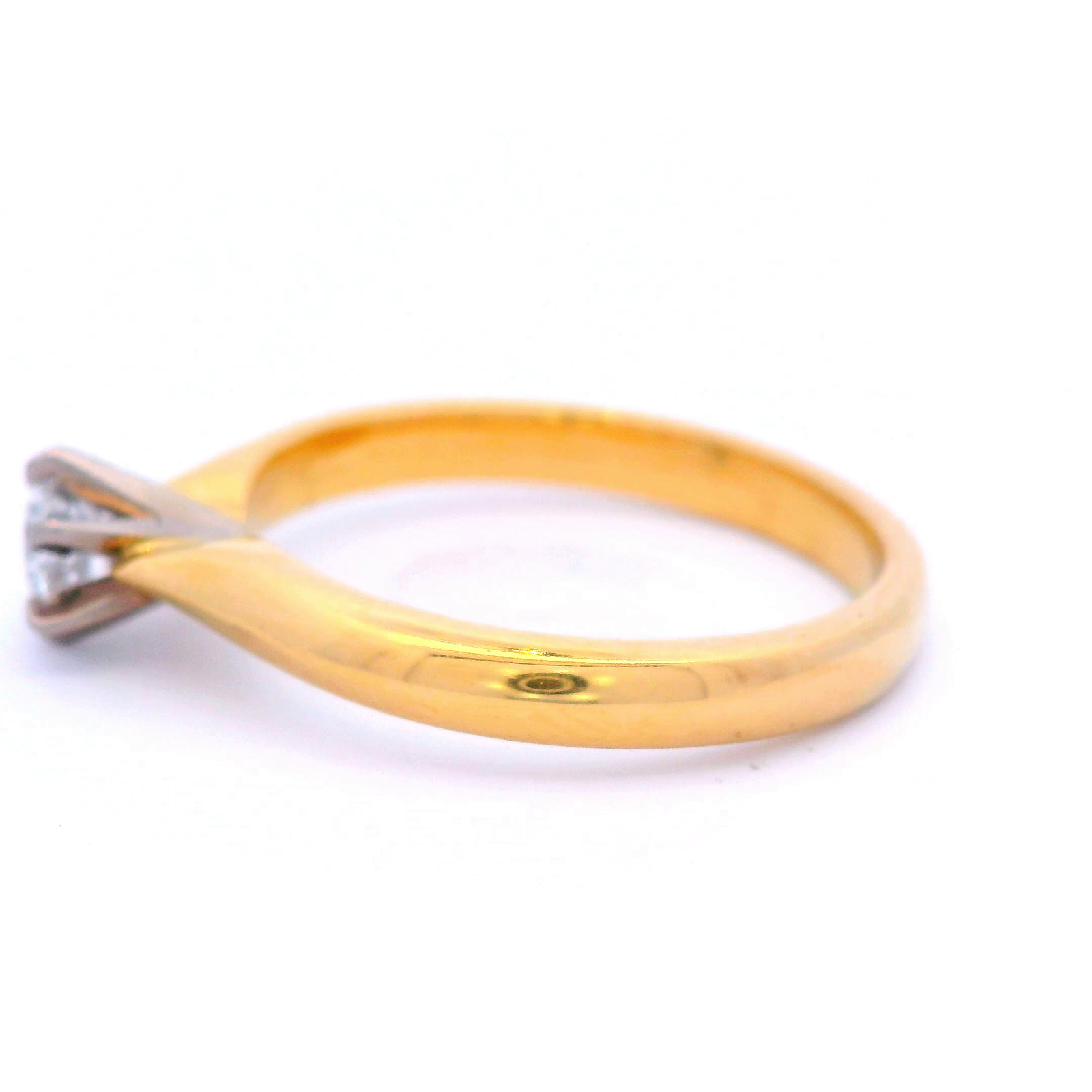Diamond in a 6 Claw Yellow Gold Setting