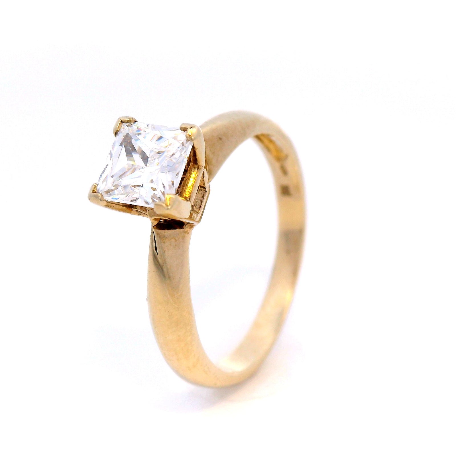 9 Carat Yellow Gold 1.25 Carat Cubic Zirconia Ring