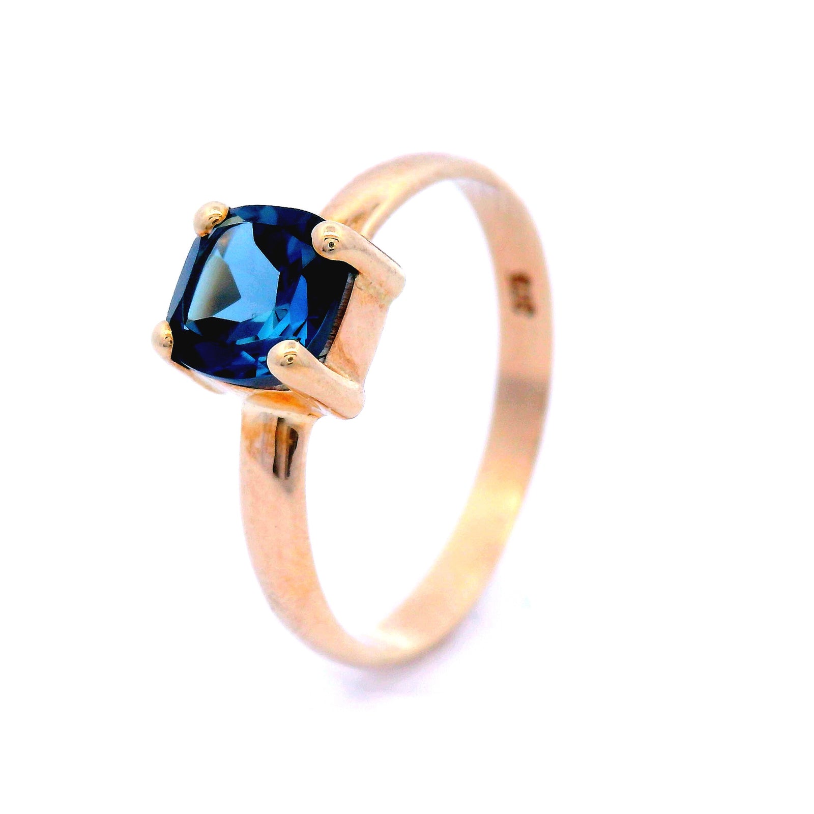 Cusion Cut London Blue Topaz in a 4 Claws Setting Yellow Gold Dress Ring