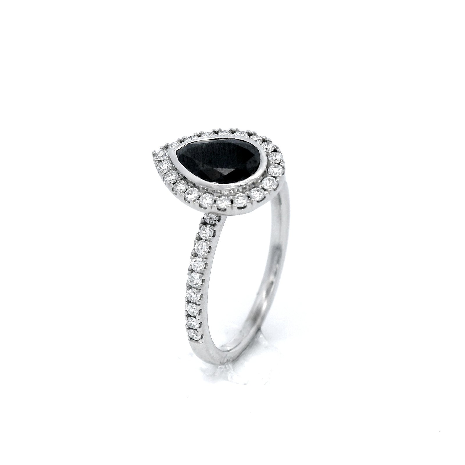 9ct White Gold Ring with a Black Diamond Centre