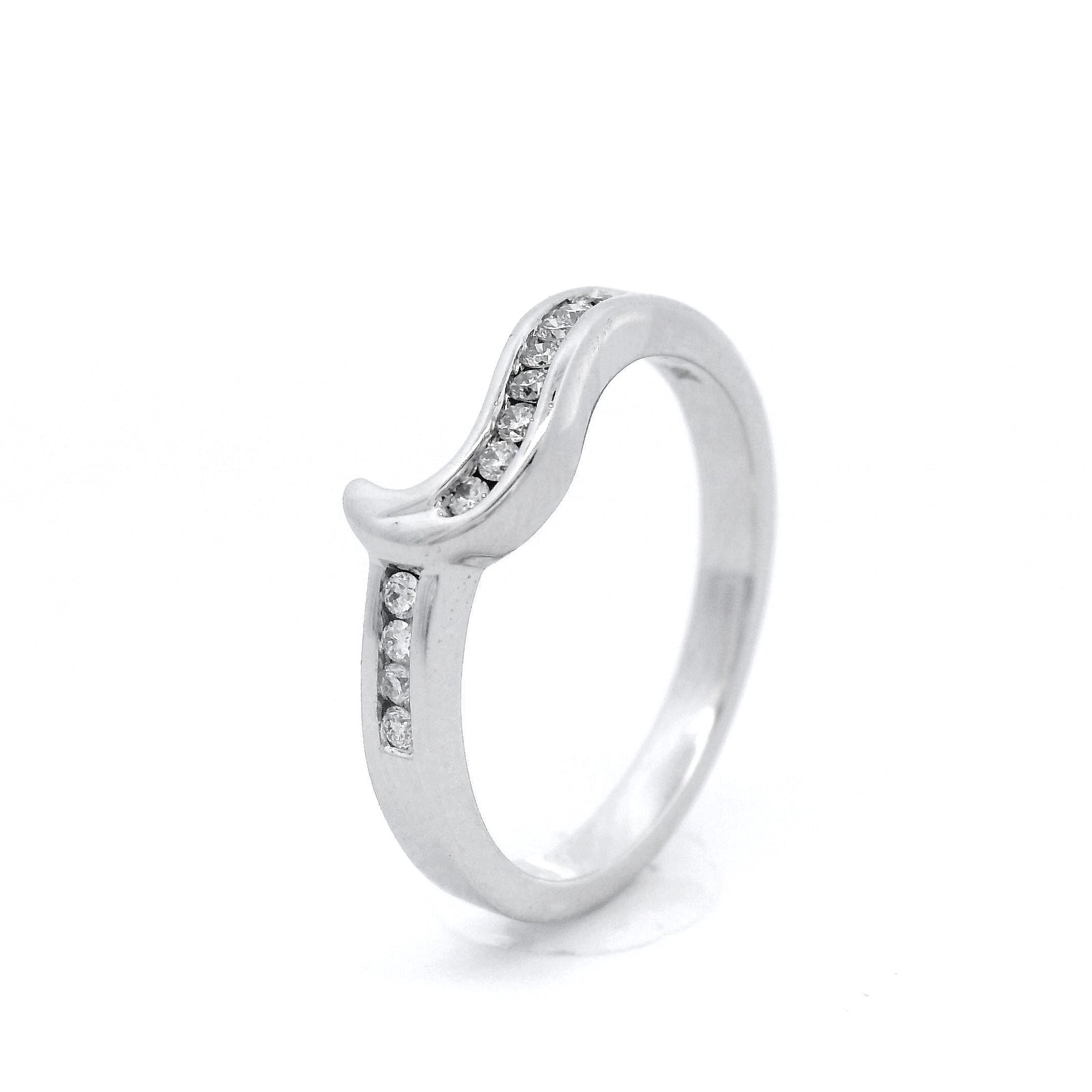 Diamond Set Fitted Wedder Ring in White Gold