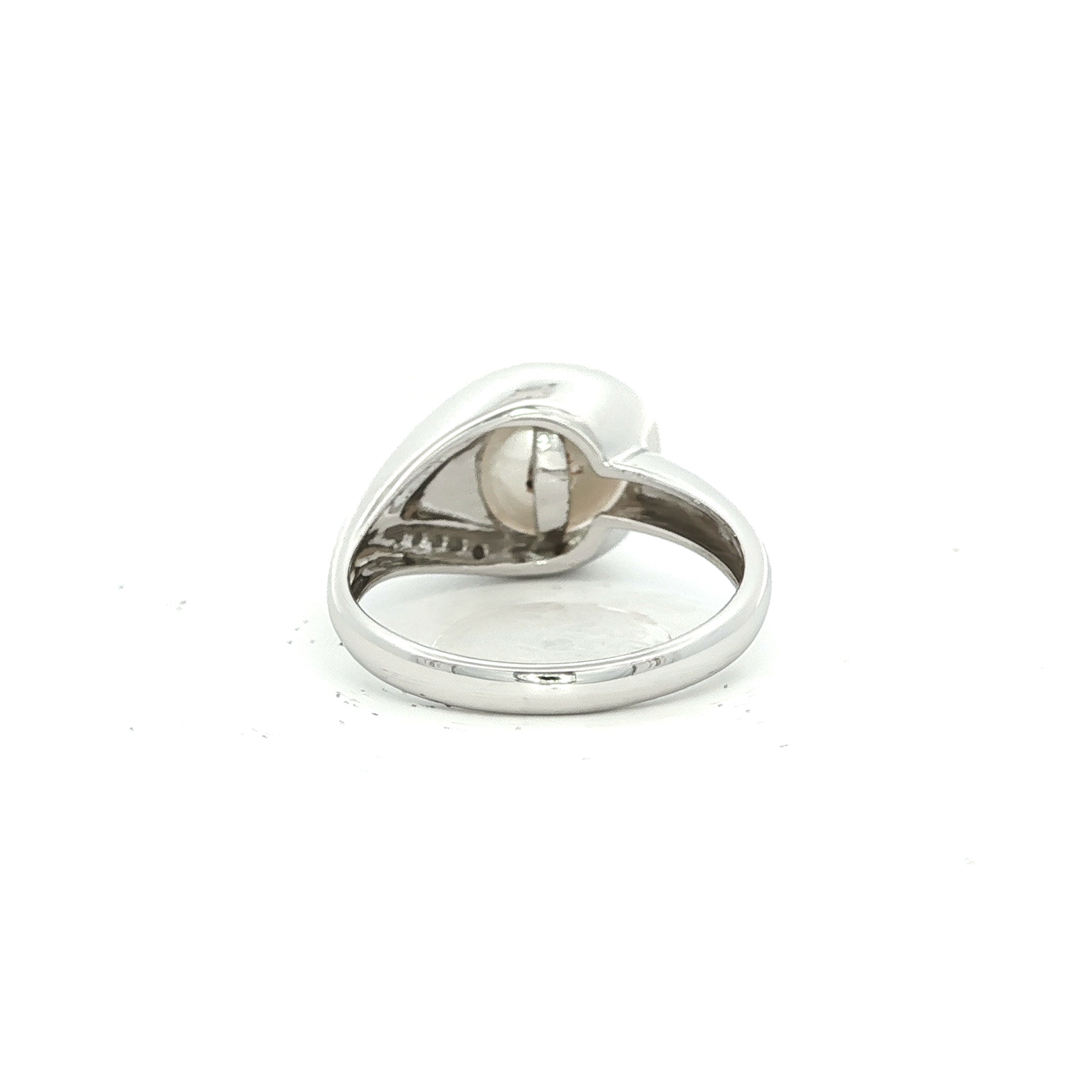 Freshwater Pearl Diamond Ring in White Gold