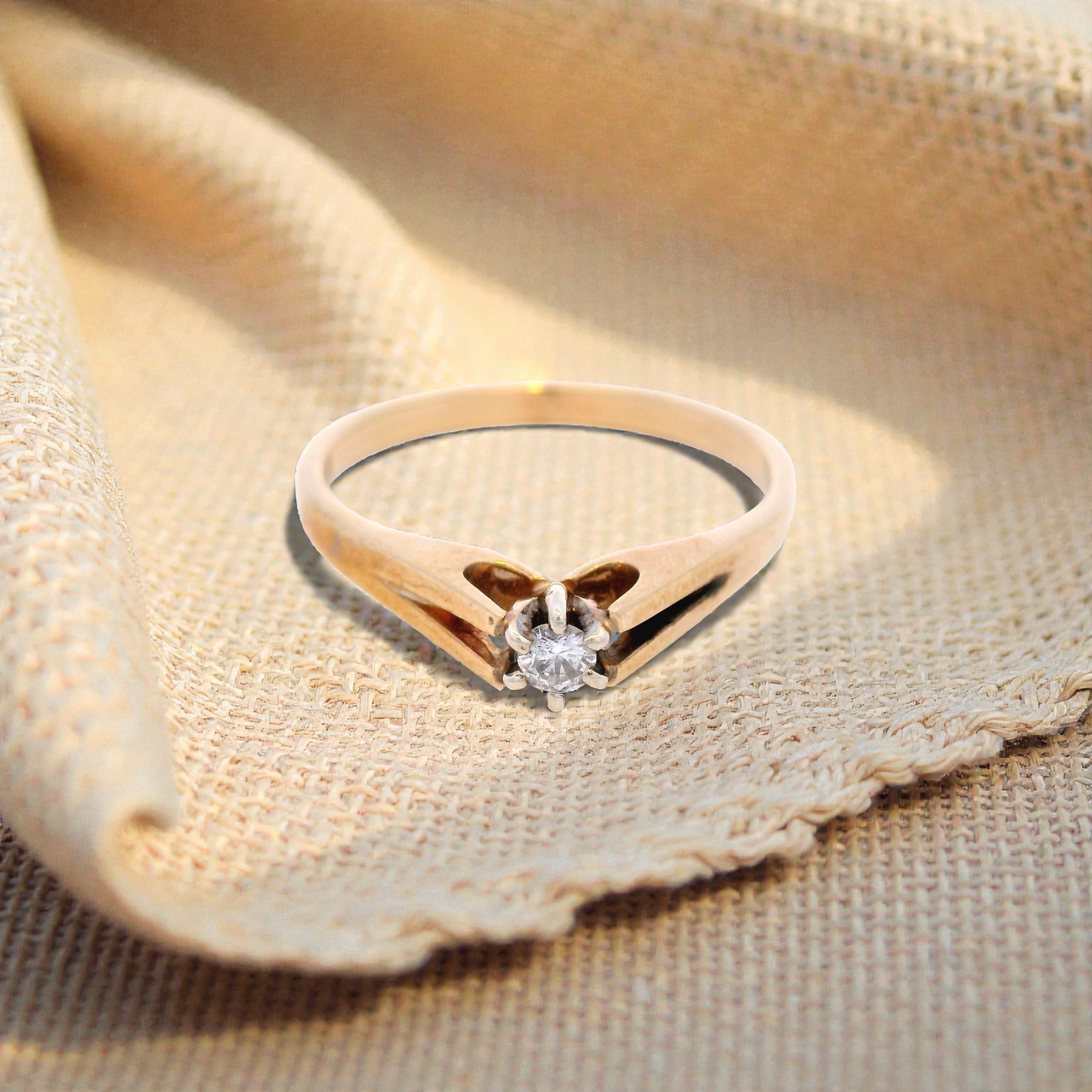 Single Stone Diamond Ring in Yellow Gold