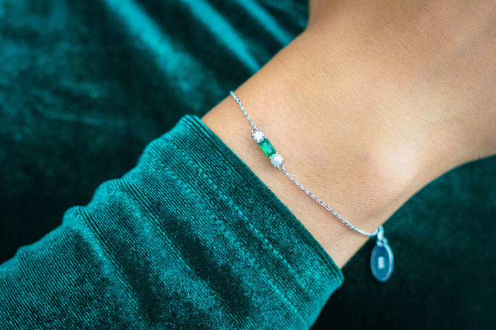 Georgini Gifts Emerald Isle Freshwater Pearl Bracelet In Emerald And Gold