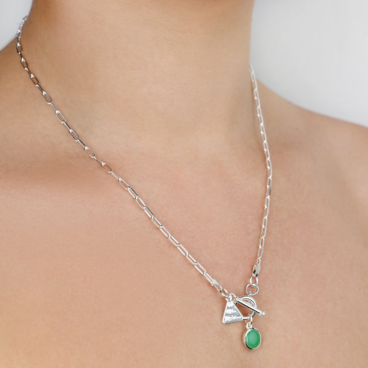 Sterling Silver Fine Clip Chain Toggle Necklace With 8mm Round Chrysoprase Pendant