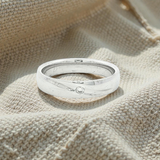Platinum Band Ring with Round Brilliant Cut Diamond in White Gold