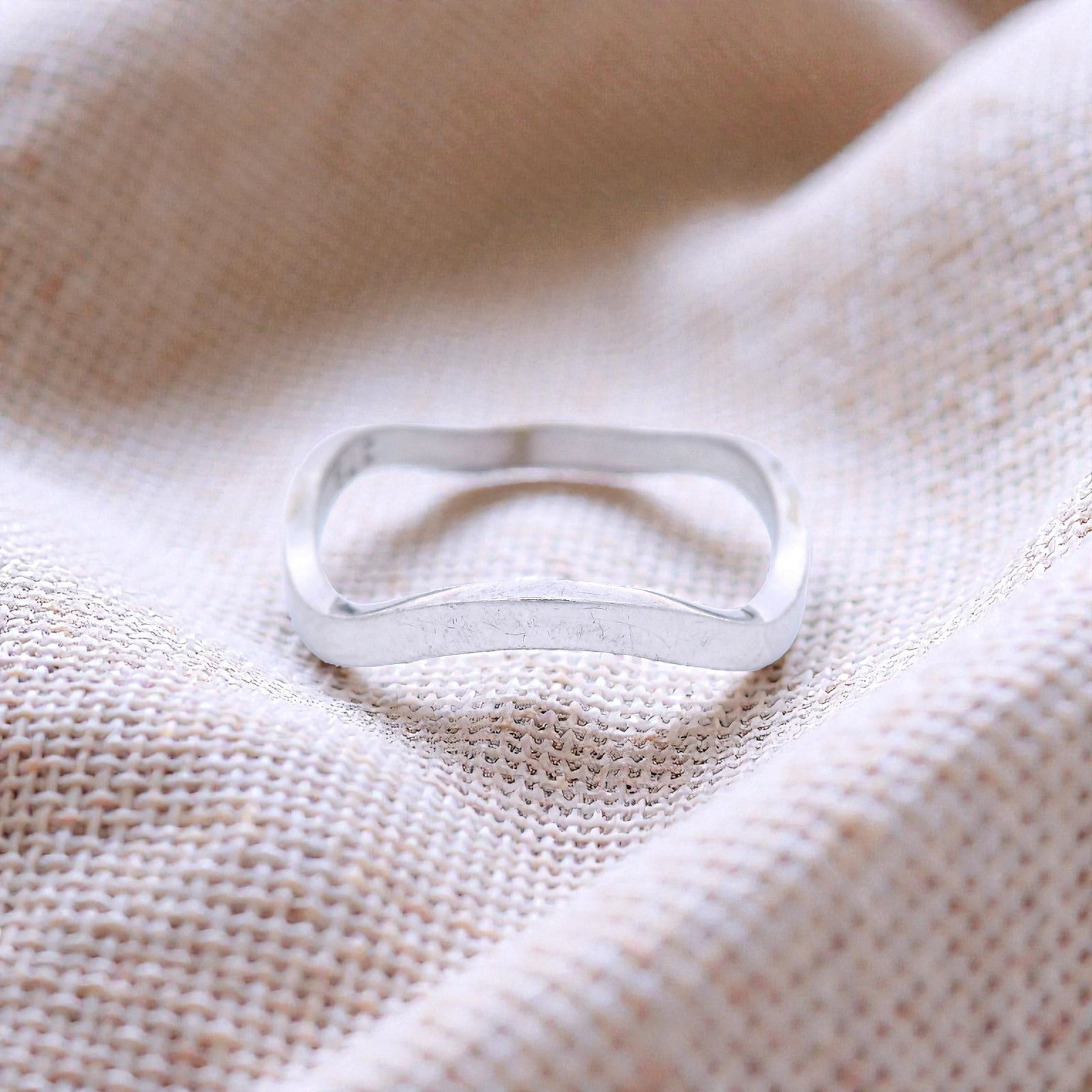 Plain Wave Ring in White Gold