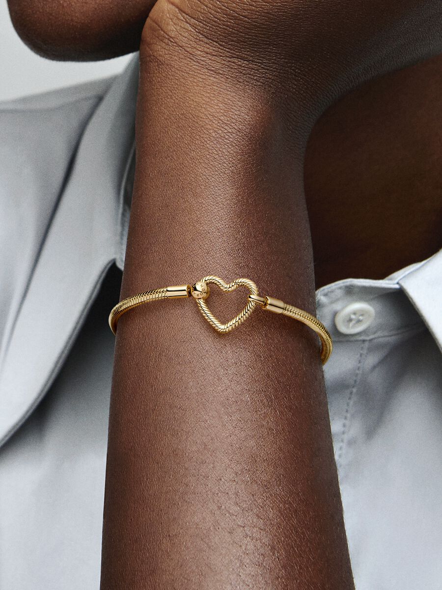 14k Gold snake chain bracelet with heart clasp