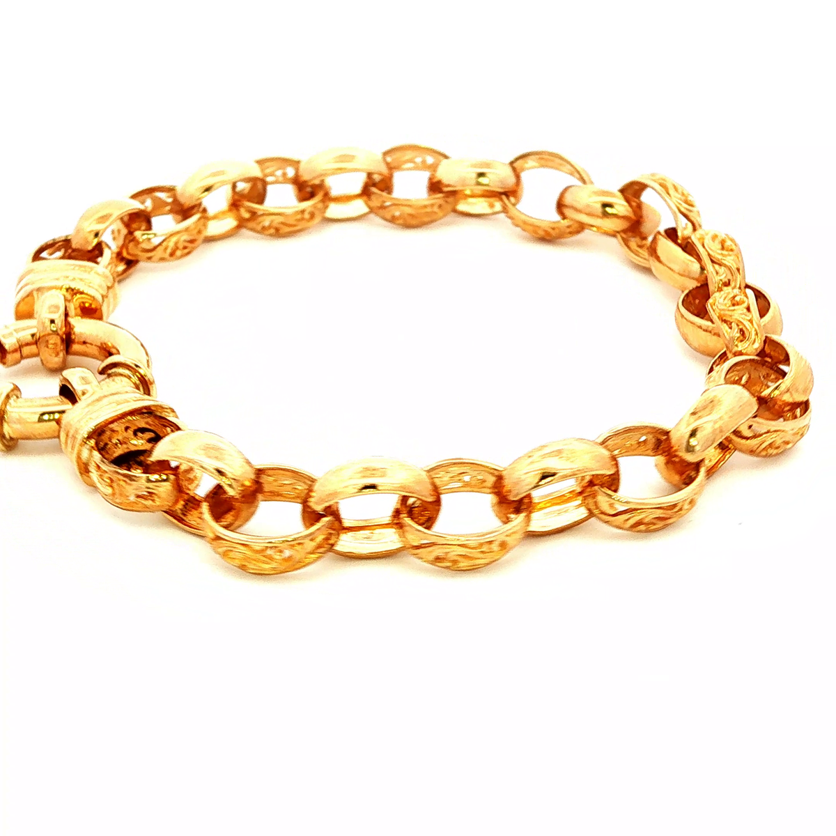 Solid Oval Belcher Bracelet in Yellow Gold