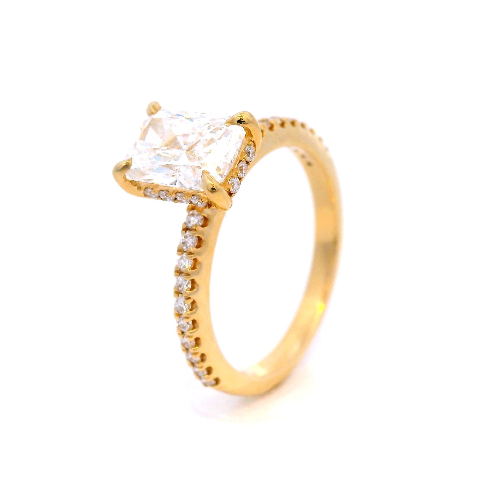 18 Carat Yellow Gold Diamond Dress Ring