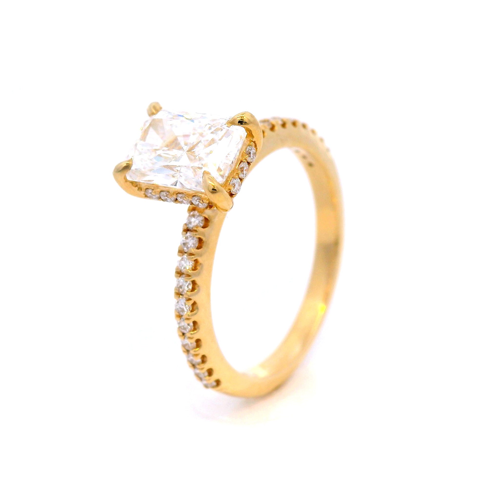 18 Carat Yellow Gold Diamond Dress Ring