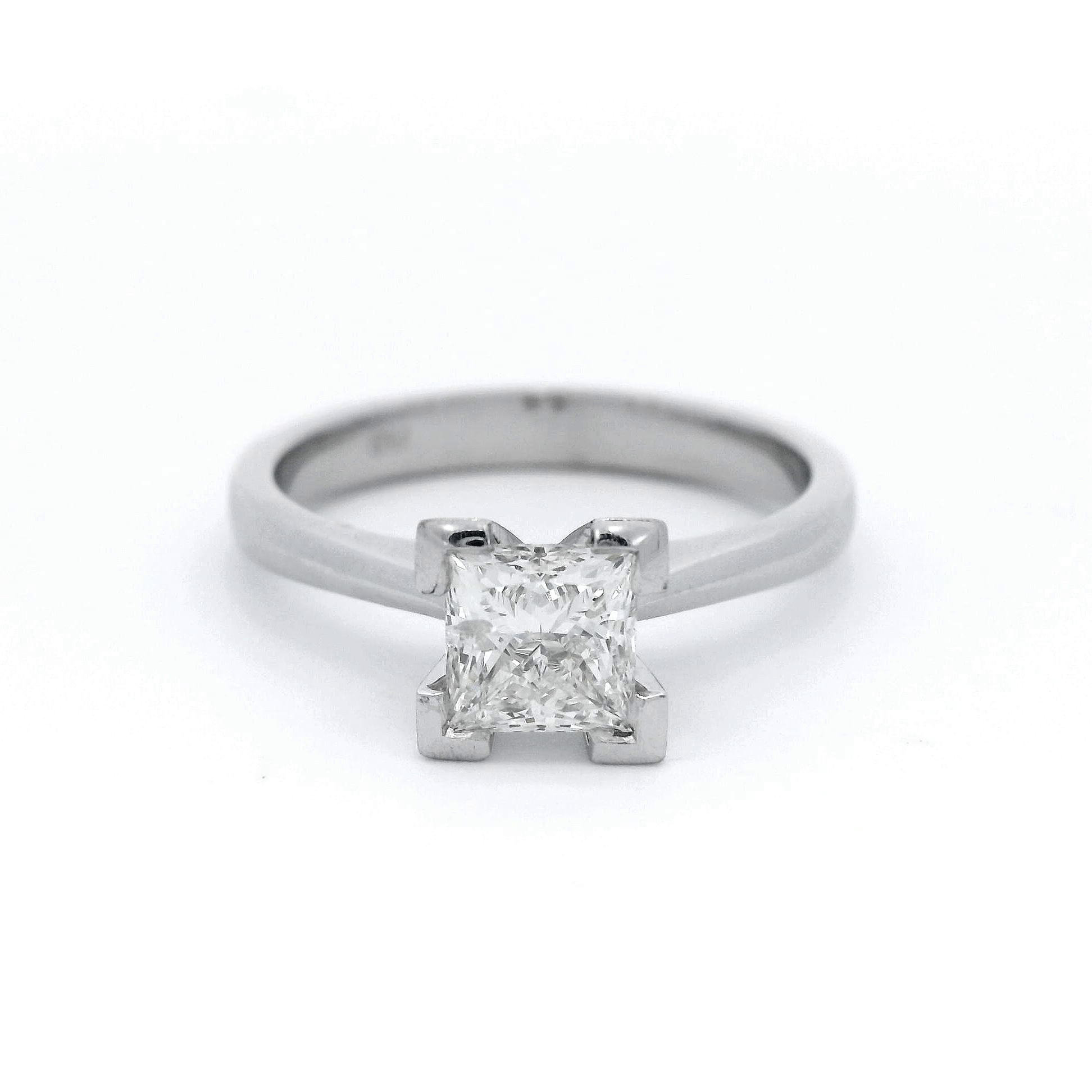 Diamond Solitaire Ring set in White Gold