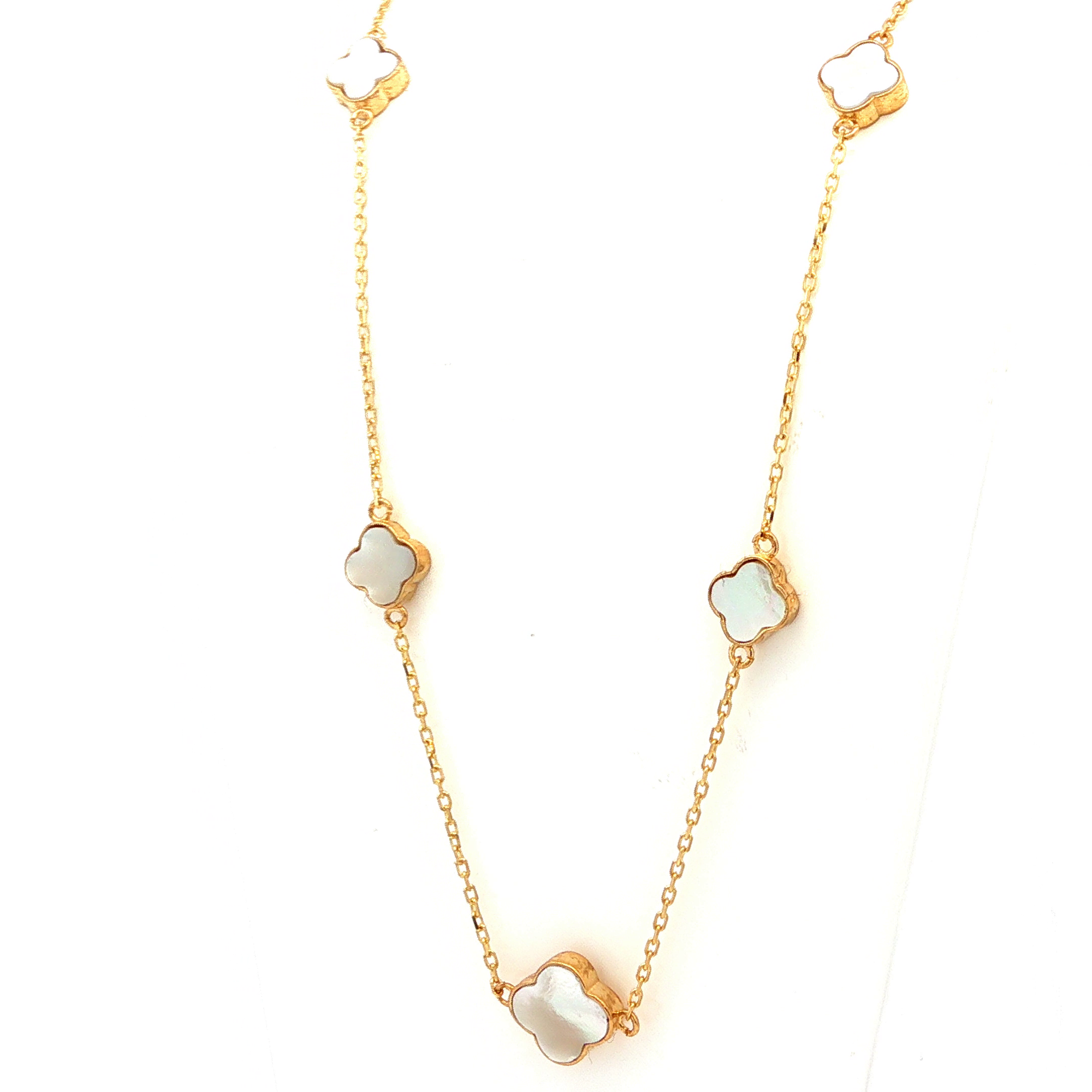 Mini Clover Mother of Pearl Necklace in Yellow Gold