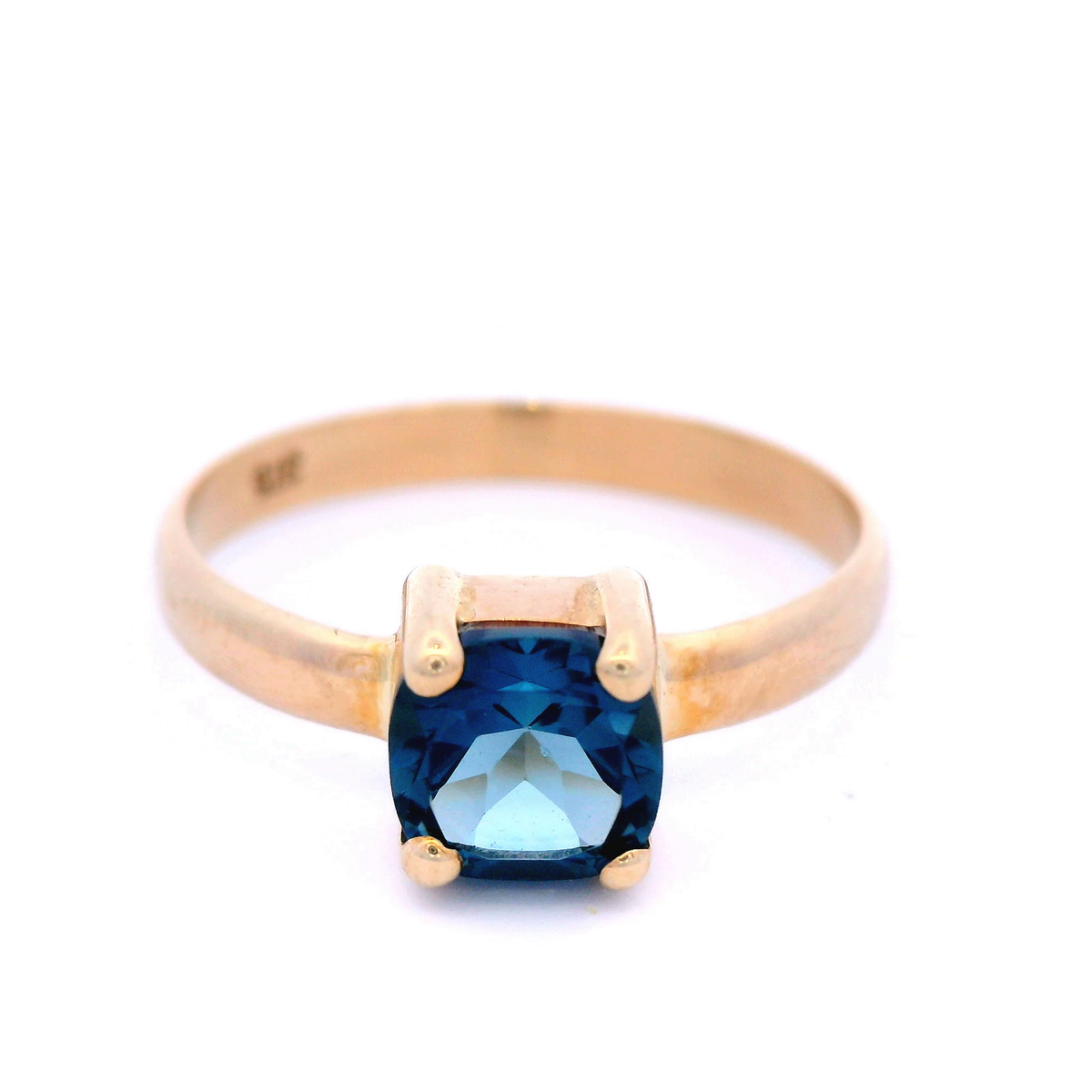 Cusion Cut London Blue Topaz in a 4 Claws Setting Yellow Gold Dress Ring