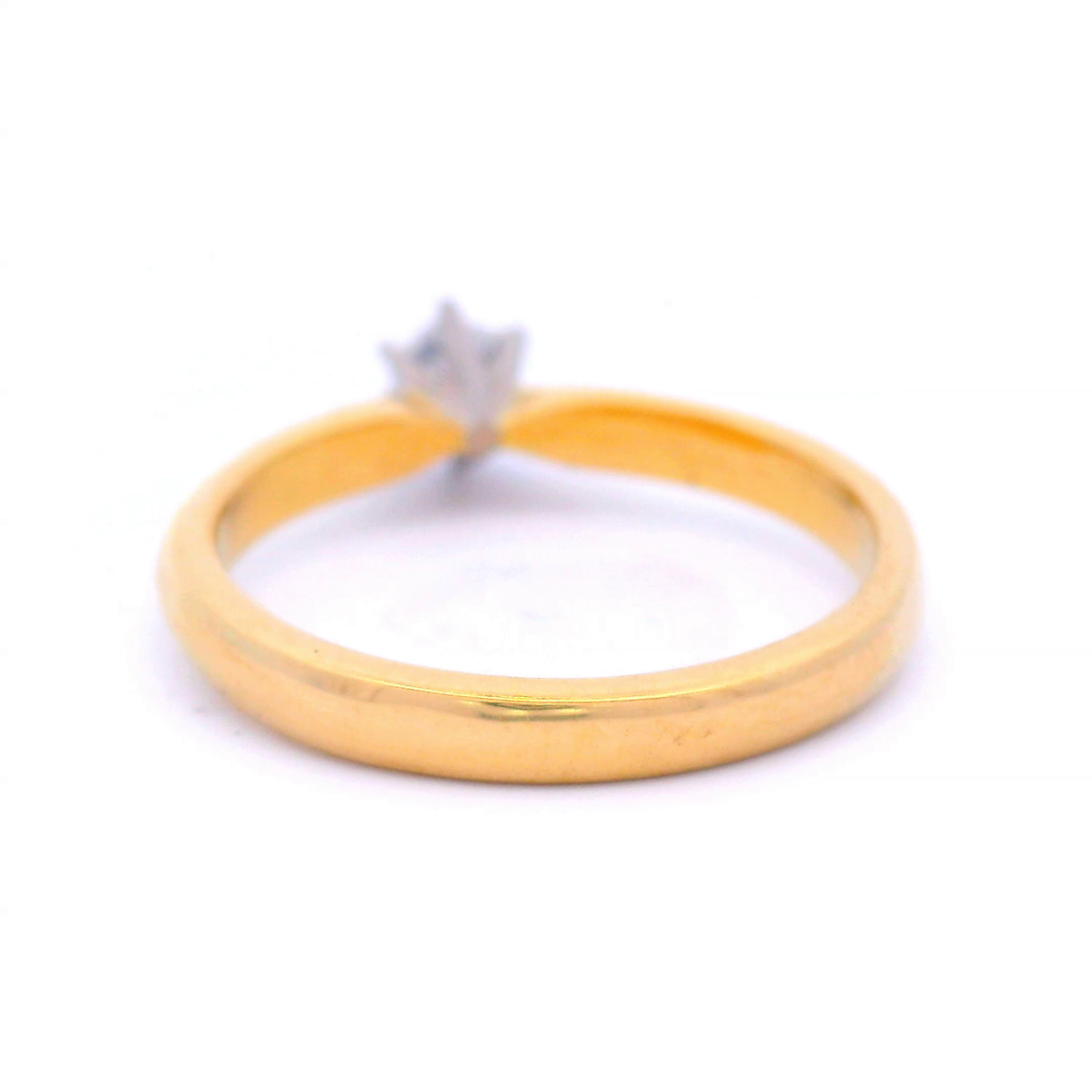 Diamond in a 6 Claw Yellow Gold Setting