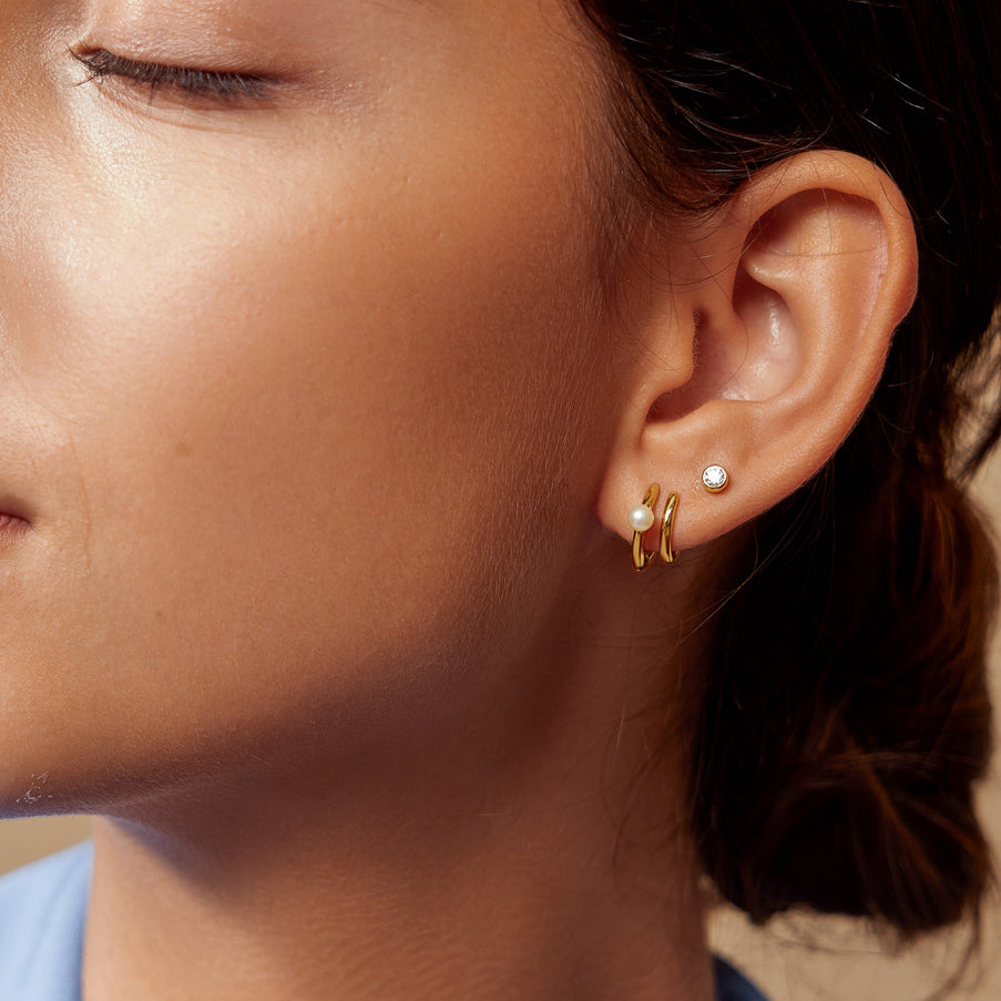 #4A CHIC SIL DBL HOOP FW PEARL HUGGIES