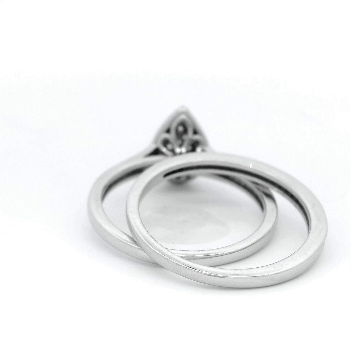Pear Shape Diamond Engagement and Wedding Ring Set in White Gold