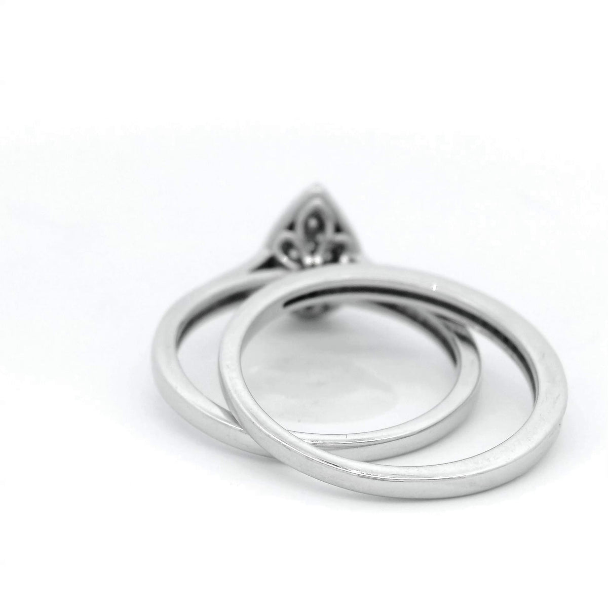 Pear Shape Diamond Engagement and Wedding Ring Set in White Gold