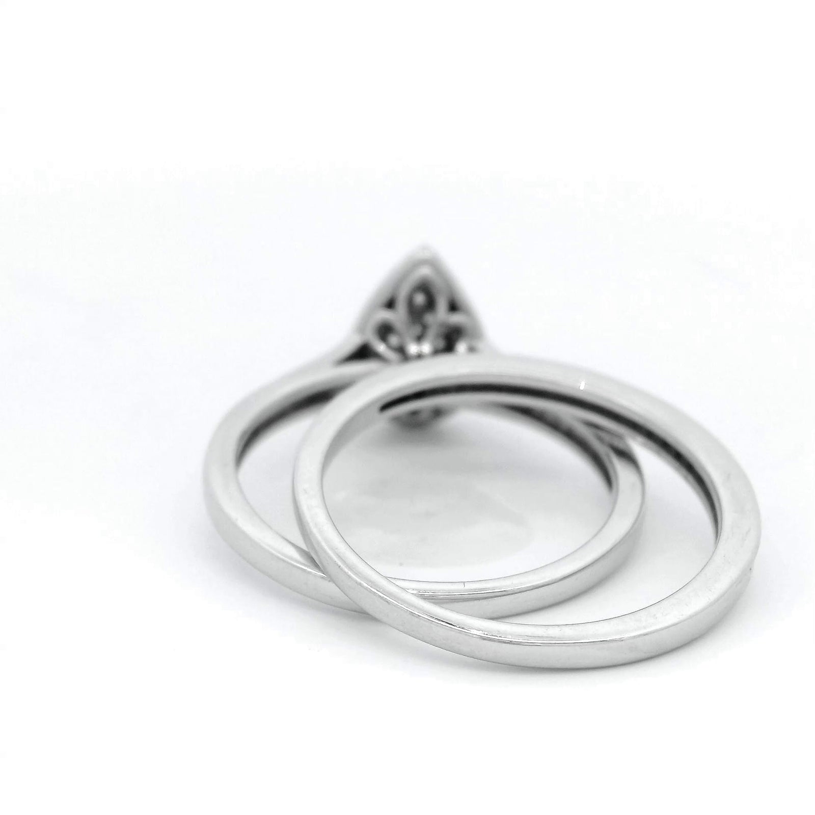 Pear Shape Diamond Engagement and Wedding Ring Set in White Gold