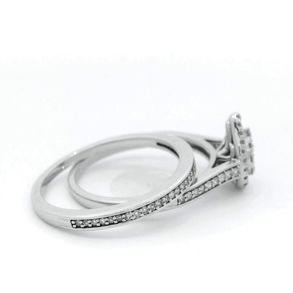 Pear Shape Diamond Engagement and Wedding Ring Set in White Gold