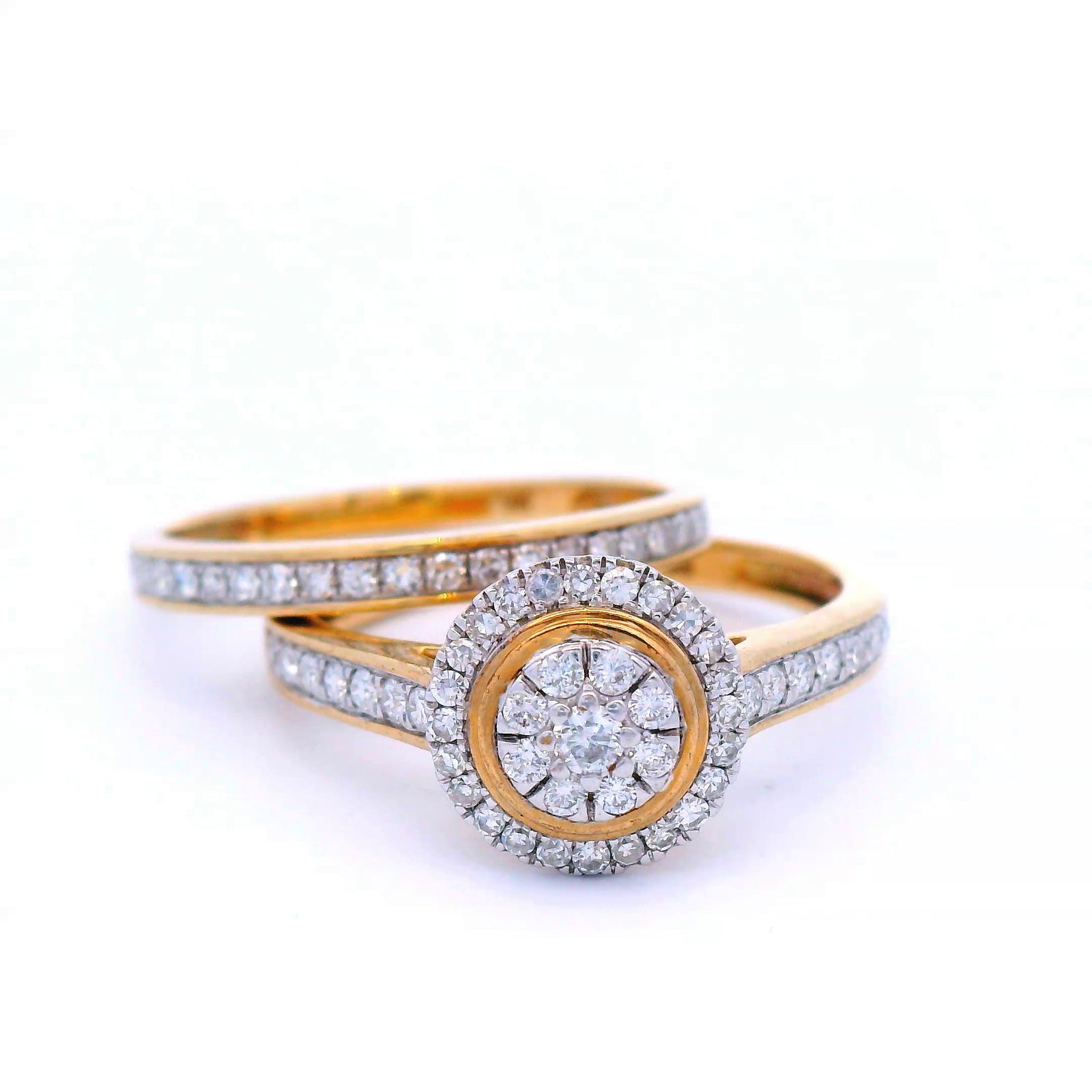 Diamond Halo Bridal Ring Set in Yellow Gold