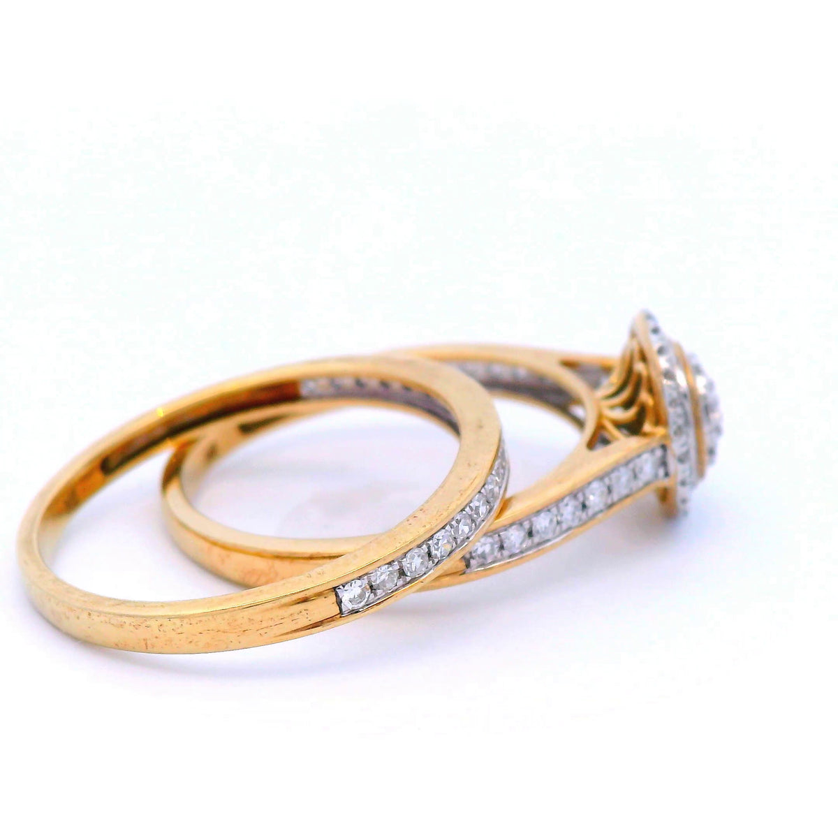 Diamond Halo Bridal Ring Set in Yellow Gold