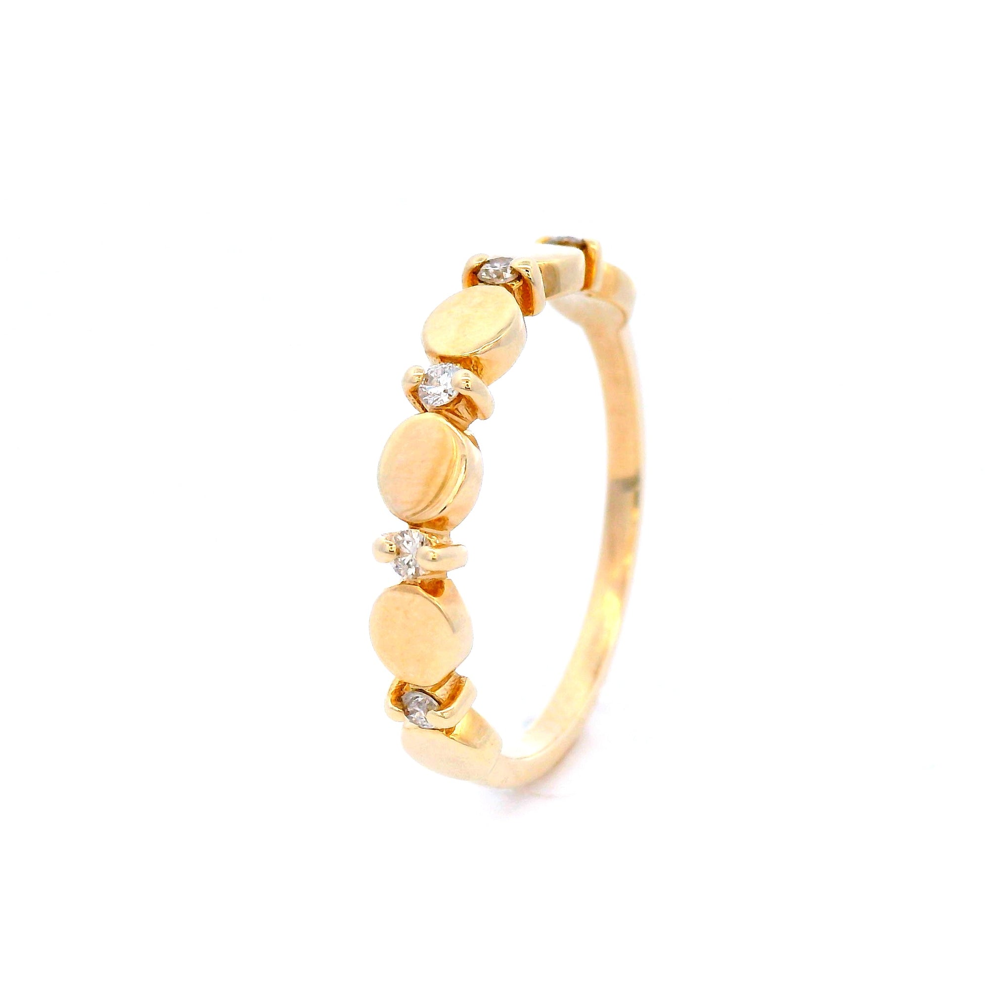 Diamond Ring in Yellow Gold